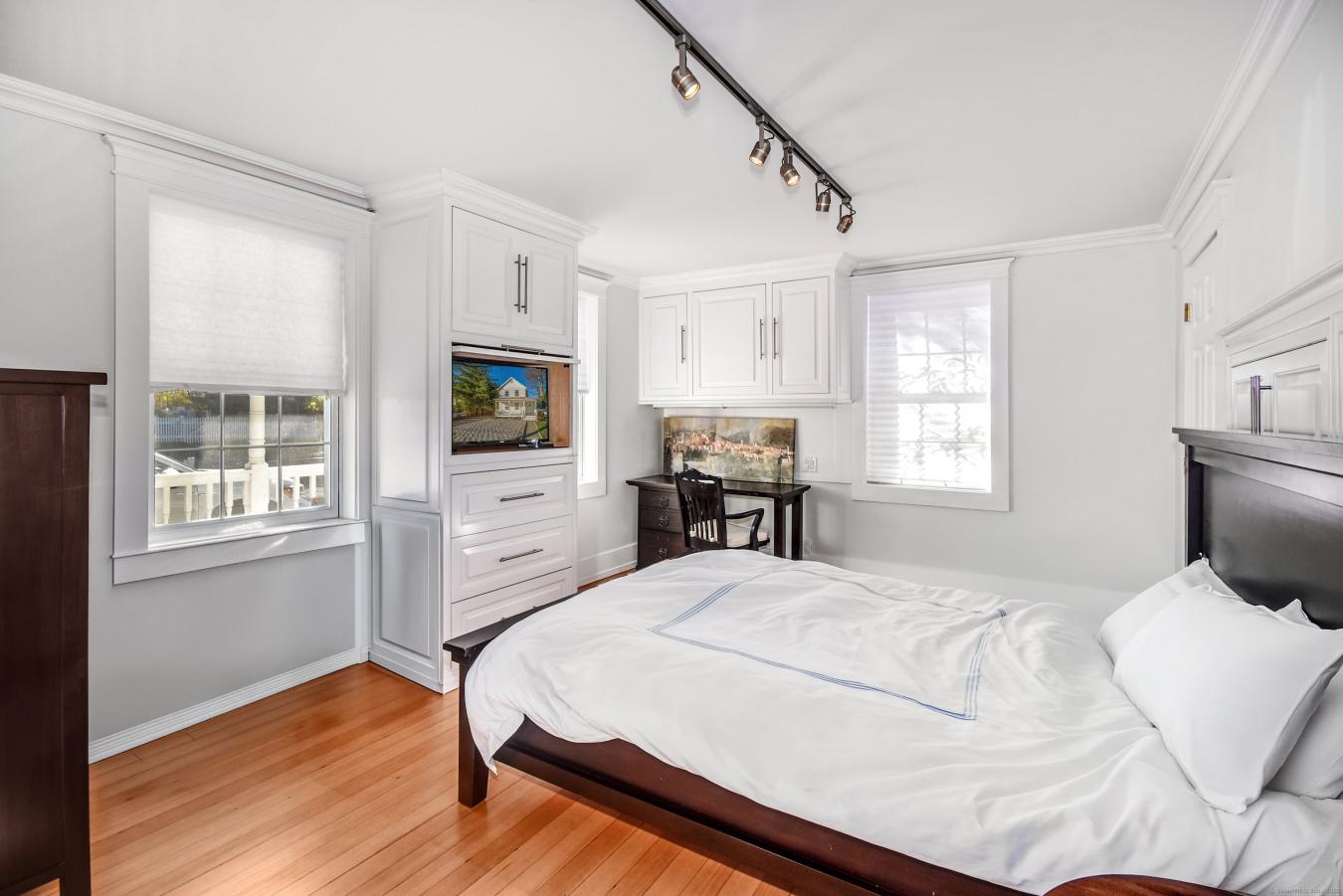 New Canaan, Connecticut, 06840, United States, 3 Bedrooms Bedrooms, ,1 BathroomBathrooms,Residential,For Sale,2011152