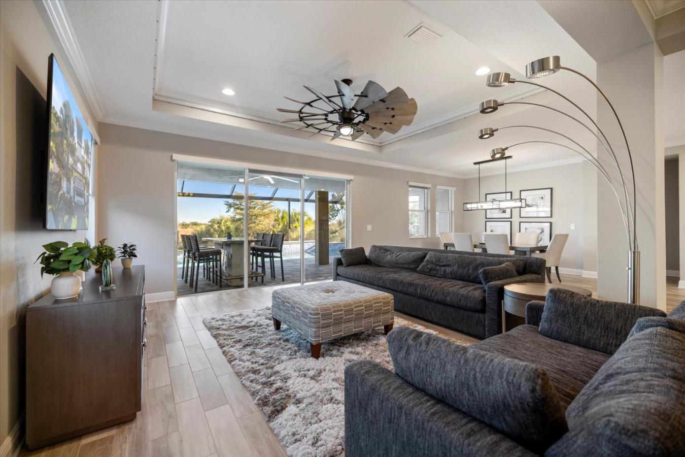 Sarasota, Sarasota, 34238, United States, 5 Bedrooms Bedrooms, ,1 BathroomBathrooms,Residential,For Sale,2011383