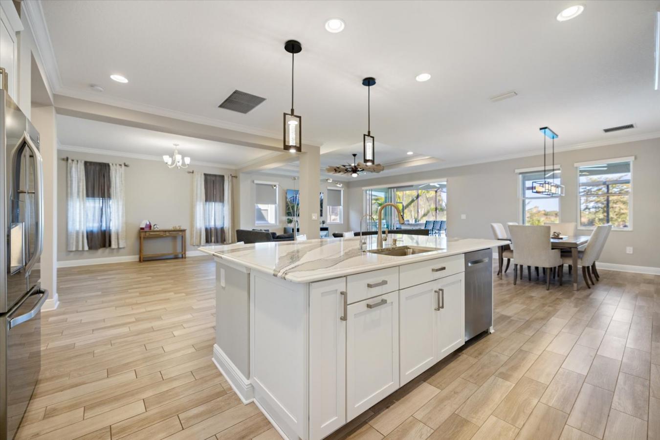 Sarasota, Sarasota, 34238, United States, 5 Bedrooms Bedrooms, ,1 BathroomBathrooms,Residential,For Sale,2011383