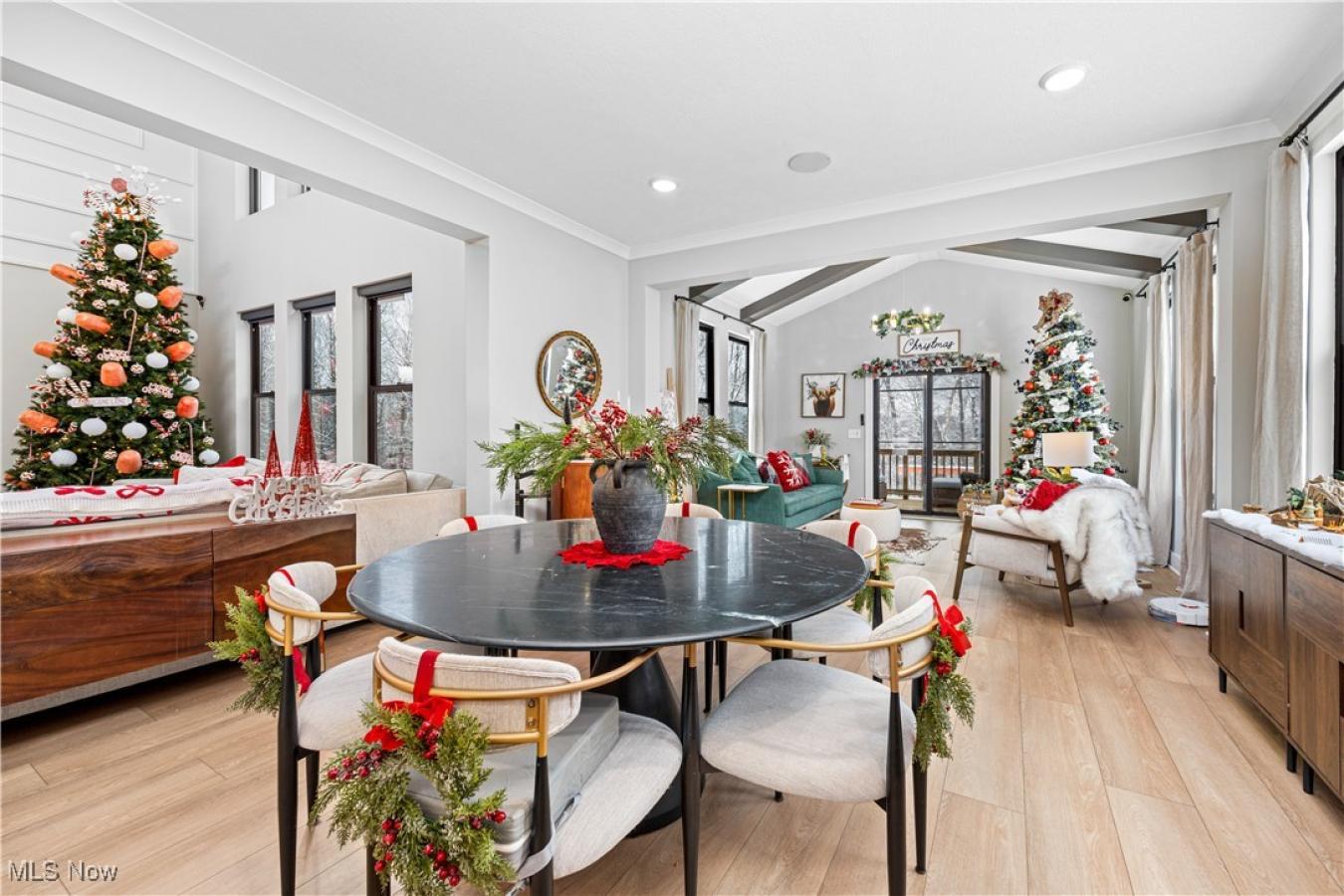 Medina, Medina, 44256, United States, 6 Bedrooms Bedrooms, ,4 BathroomsBathrooms,Residential,For Sale,2011810