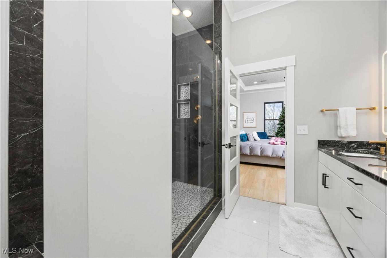 Medina, Medina, 44256, United States, 6 Bedrooms Bedrooms, ,4 BathroomsBathrooms,Residential,For Sale,2011810