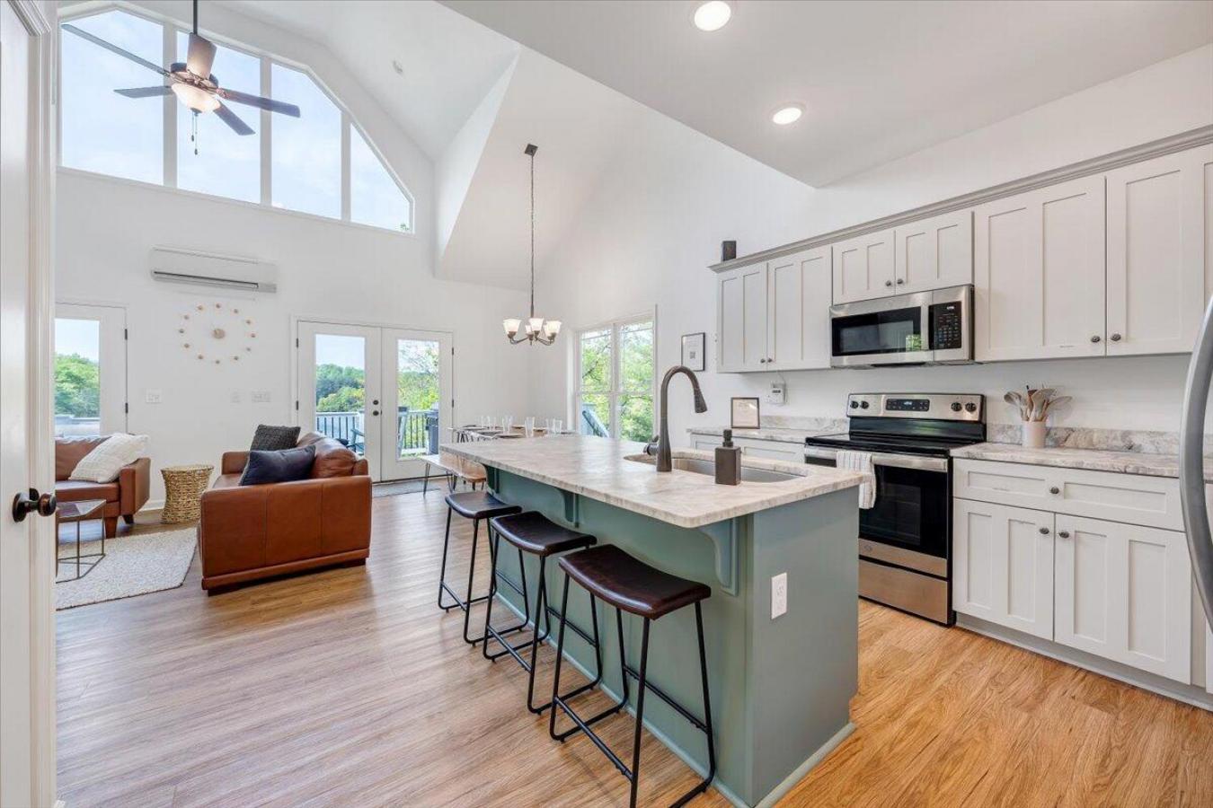 Goodview, Bedford County, 24095, United States, 4 Bedrooms Bedrooms, ,3 BathroomsBathrooms,Residential,For Sale,2011799