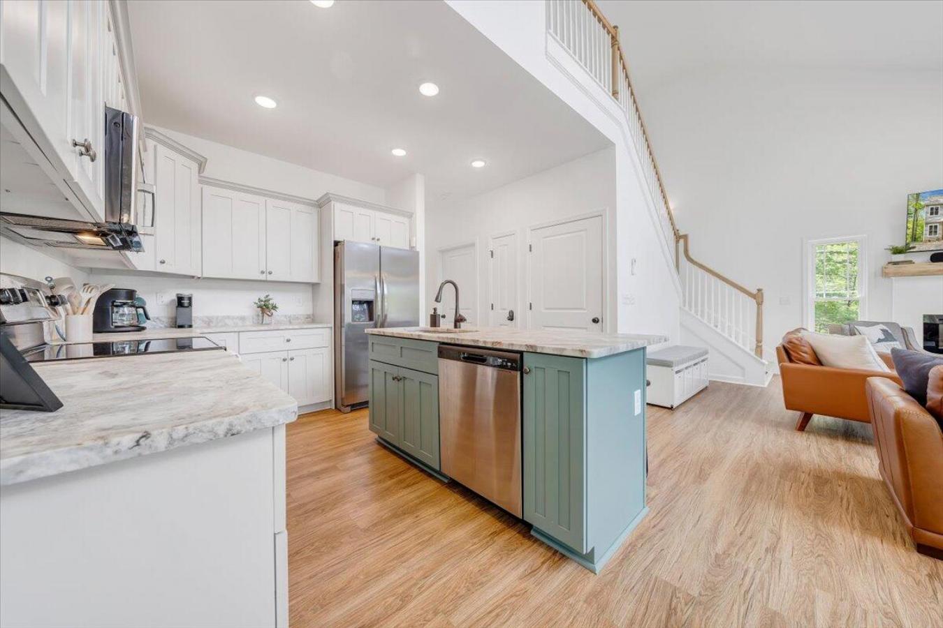 Goodview, Bedford County, 24095, United States, 4 Bedrooms Bedrooms, ,3 BathroomsBathrooms,Residential,For Sale,2011799