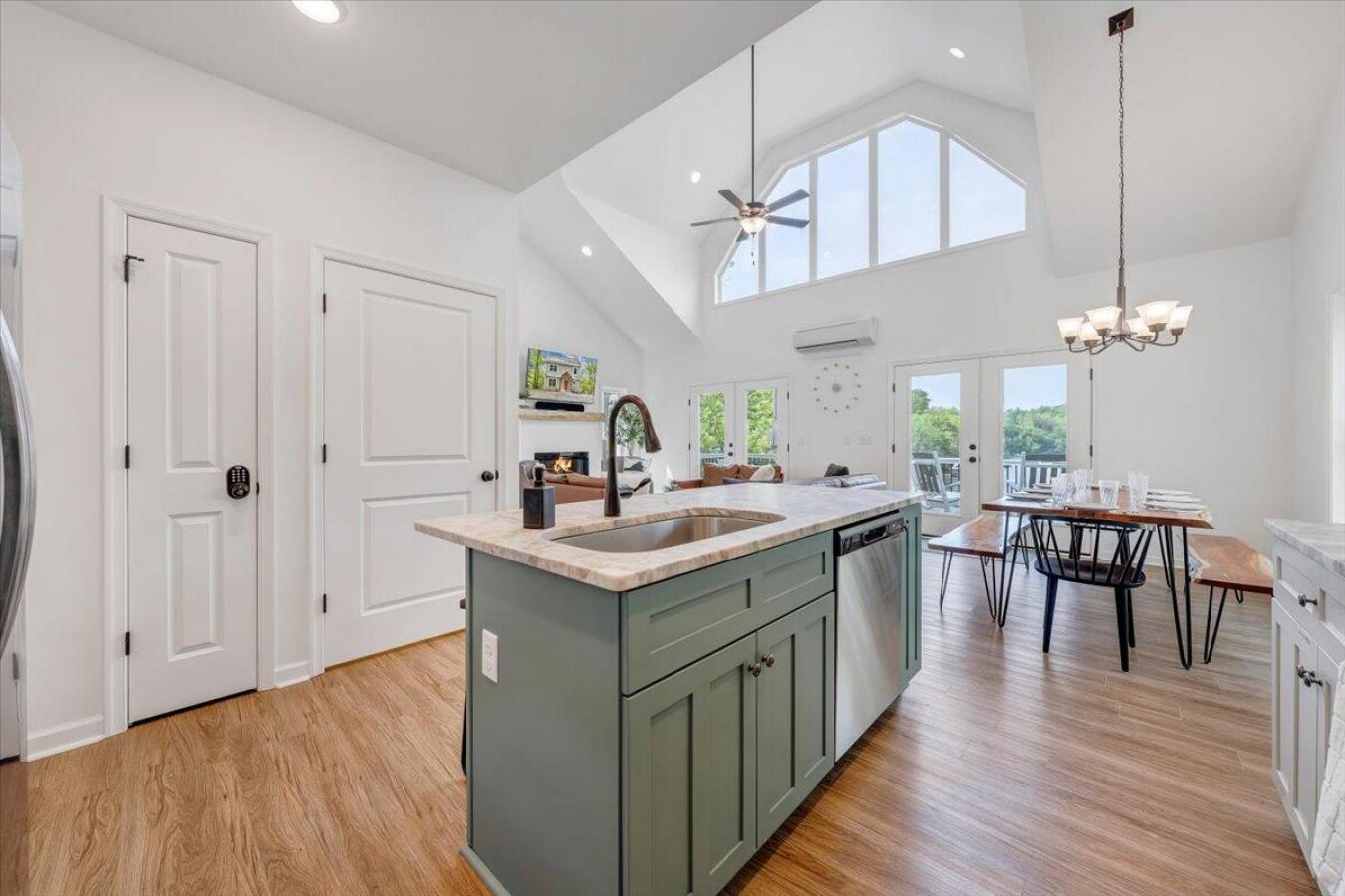 Goodview, Bedford County, 24095, United States, 4 Bedrooms Bedrooms, ,3 BathroomsBathrooms,Residential,For Sale,2011799