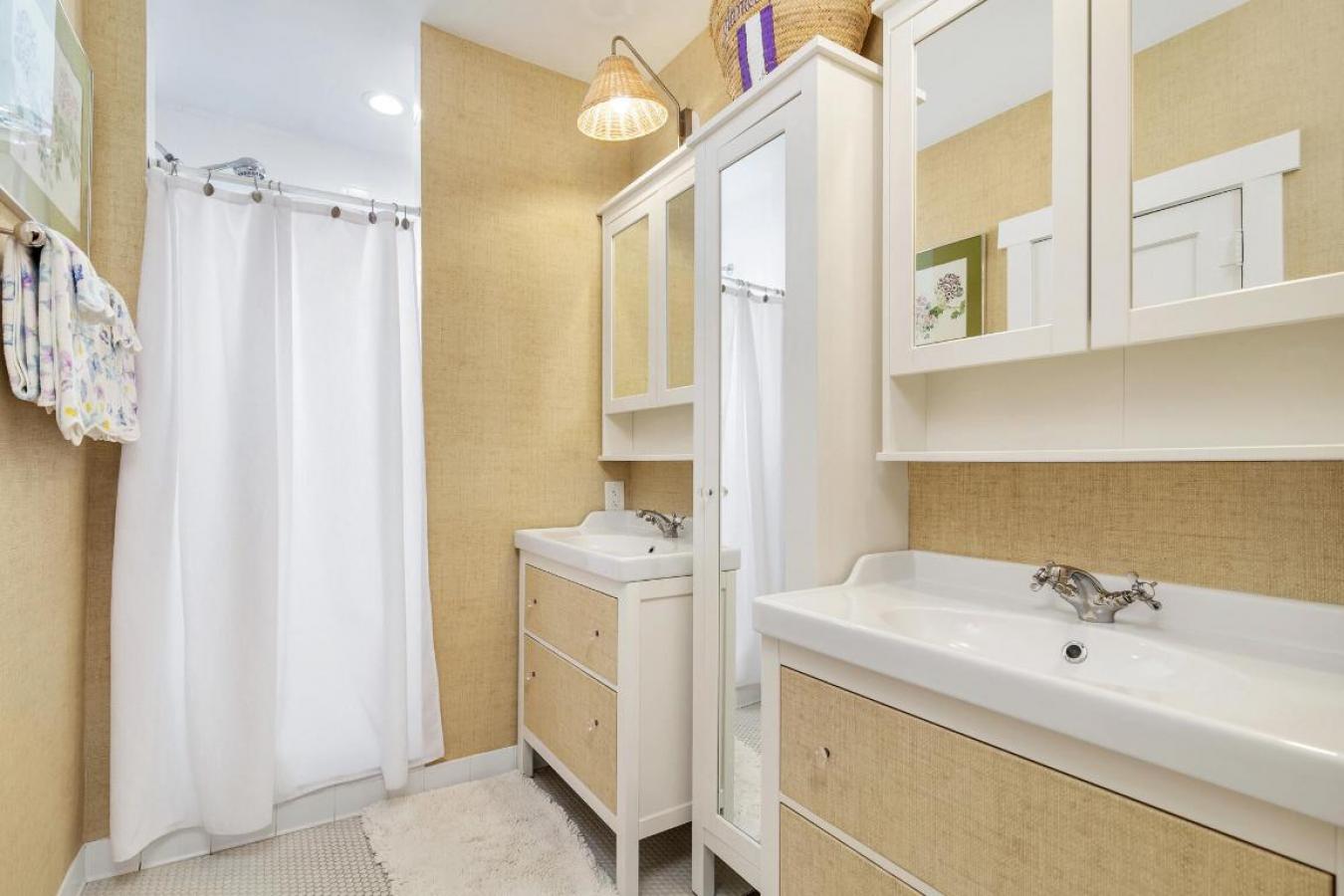 West Palm Beach, Florida, 33405, United States, 5 Bedrooms Bedrooms, ,3 BathroomsBathrooms,Residential,For Sale,2011792