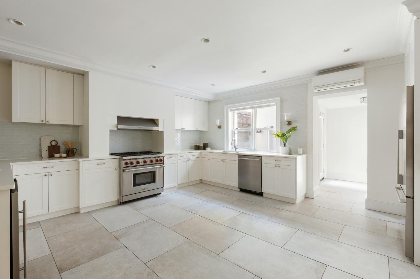 Central Harlem, New York, 10030, United States, 6 Bedrooms Bedrooms, ,6 BathroomsBathrooms,Residential,For Sale,2011788