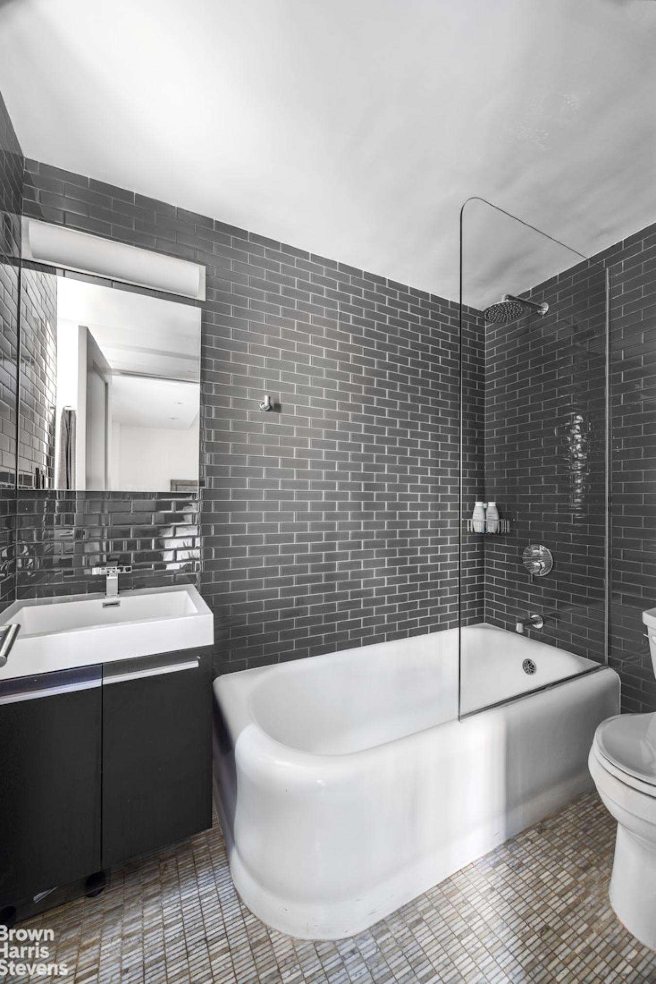 New York, New York, 10022, United States, 2 Bedrooms Bedrooms, ,2 BathroomsBathrooms,Residential,For Sale,2011789