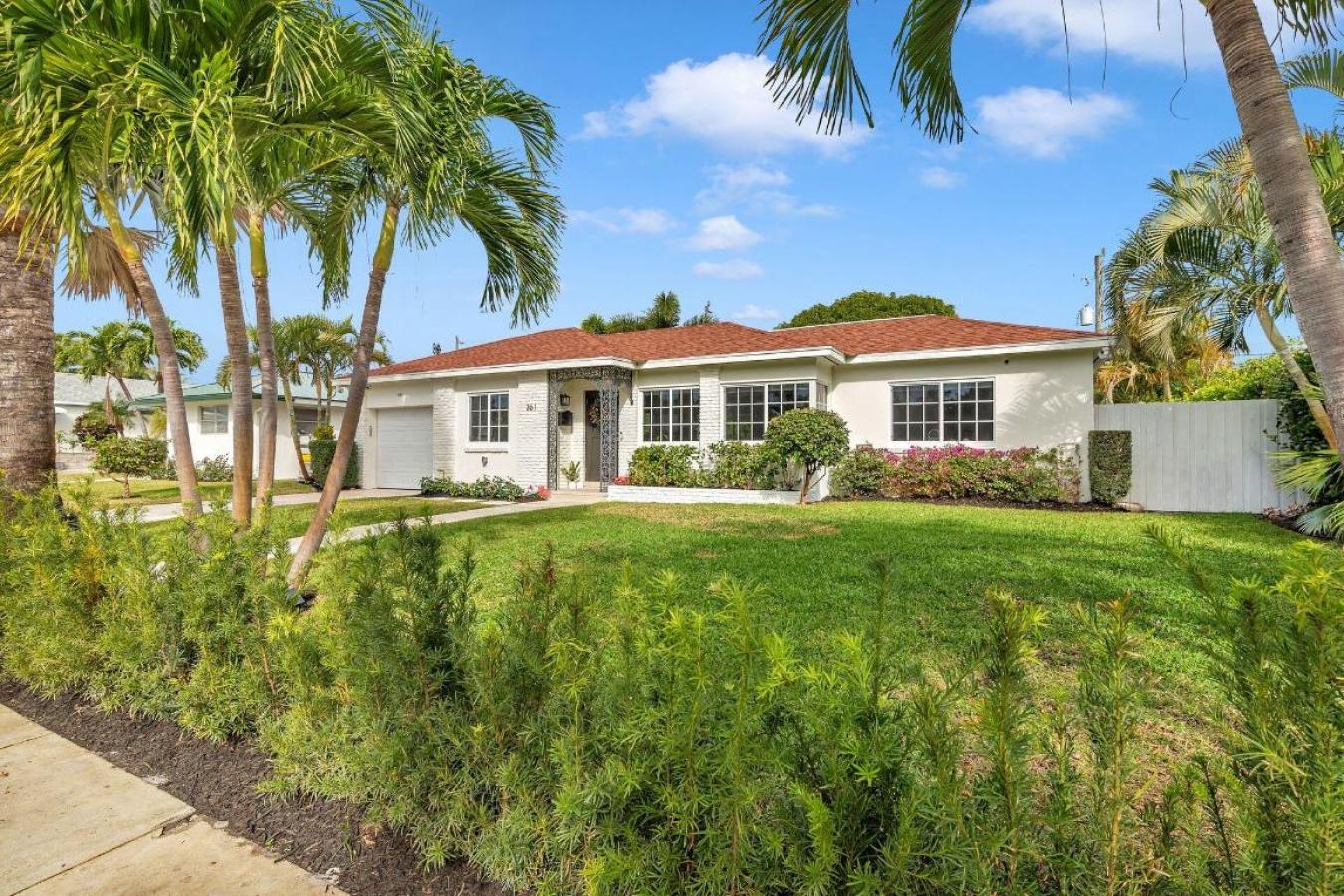 West Palm Beach, Florida, 33405, United States, 3 Bedrooms Bedrooms, ,2 BathroomsBathrooms,Residential,For Sale,2011787