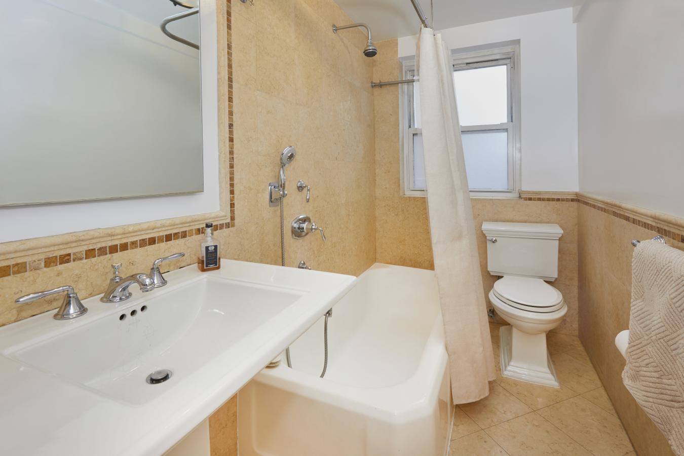 New York, New York, 10075, United States, 2 Bedrooms Bedrooms, ,1 BathroomBathrooms,Residential,For Sale,2011785