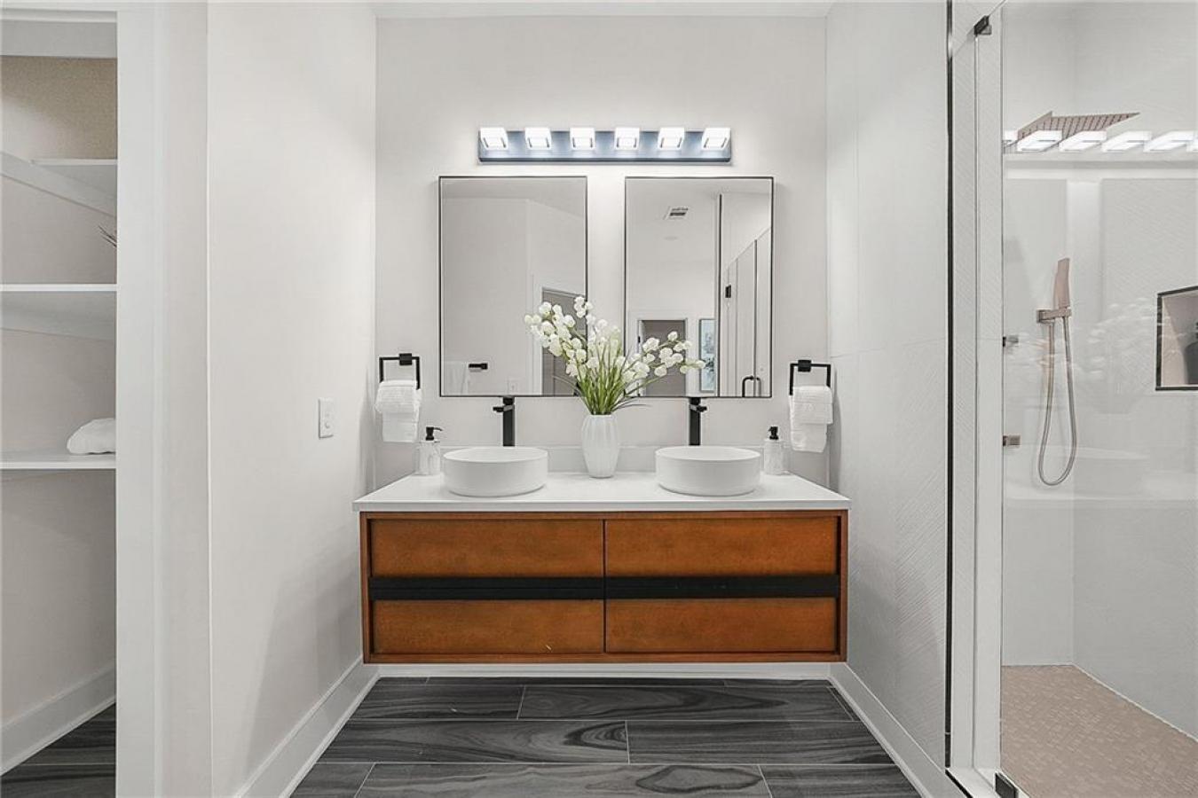 Atlanta, Fulton - GA, 30315, United States, 4 Bedrooms Bedrooms, ,3 BathroomsBathrooms,Residential,For Sale,2012144