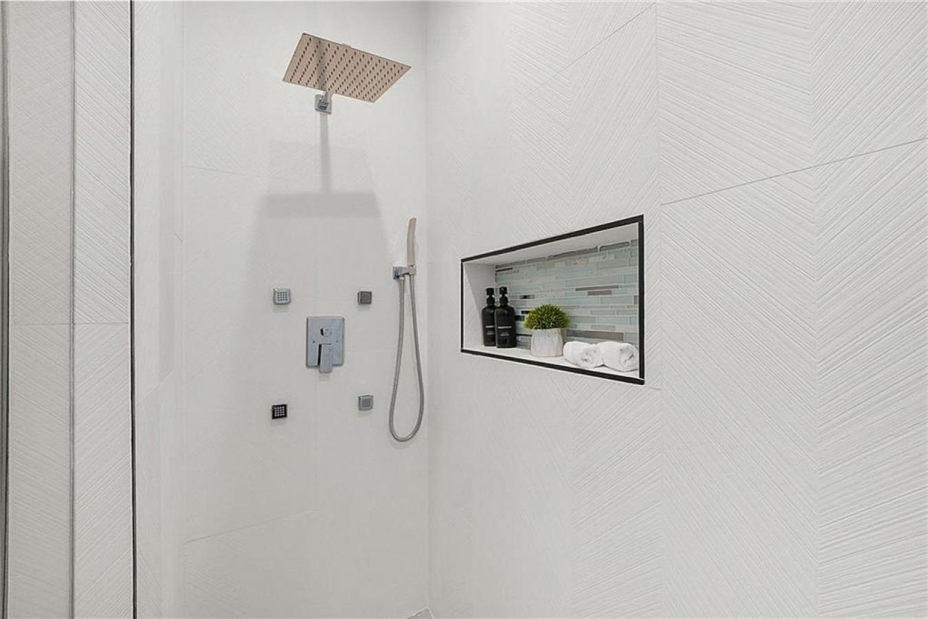 Atlanta, Fulton - GA, 30315, United States, 4 Bedrooms Bedrooms, ,3 BathroomsBathrooms,Residential,For Sale,2012144