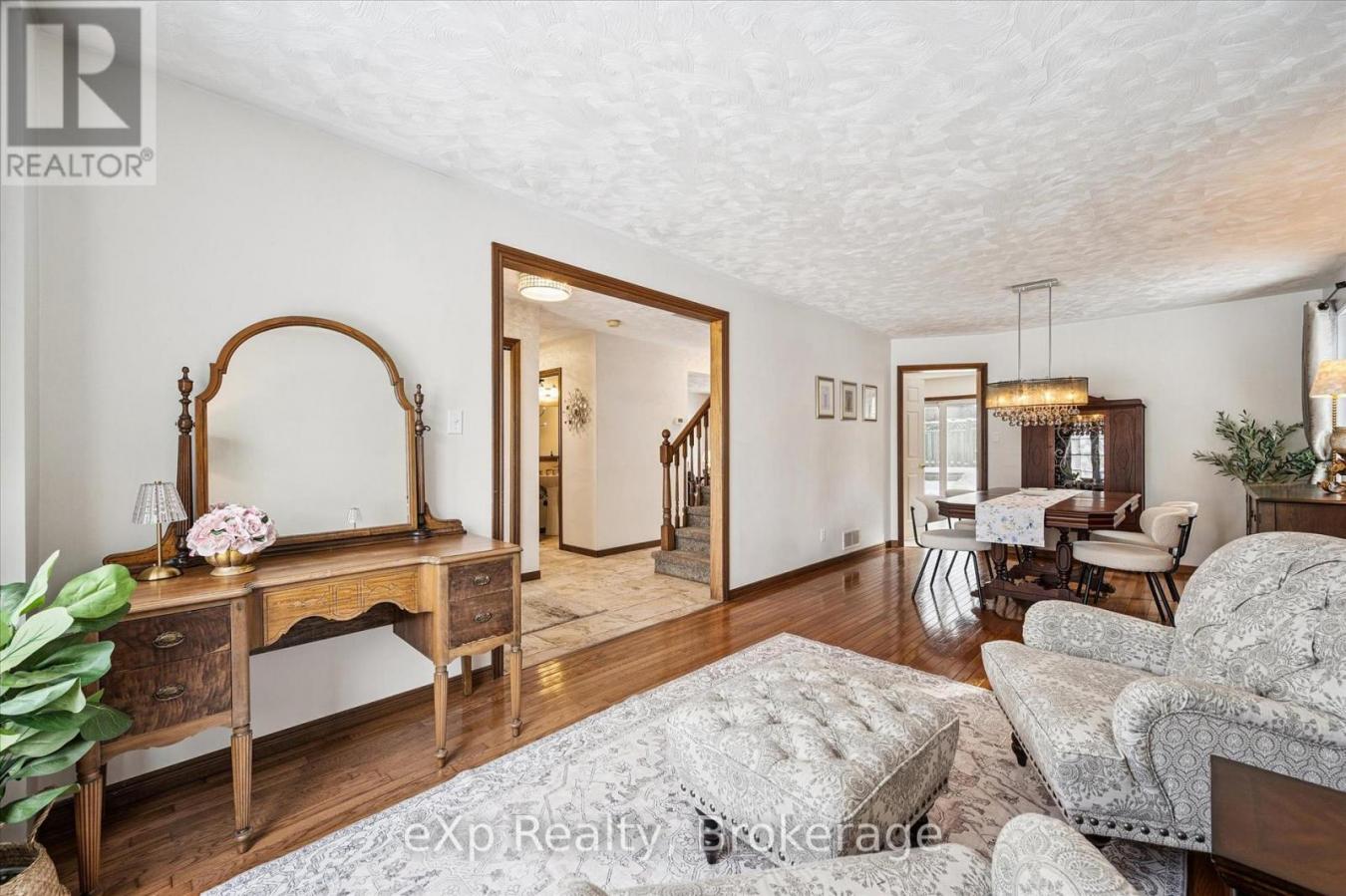 Guelph, Wellington, N1G4R4, Canada, 4 Bedrooms Bedrooms, ,2 BathroomsBathrooms,Residential,For Sale,2012426