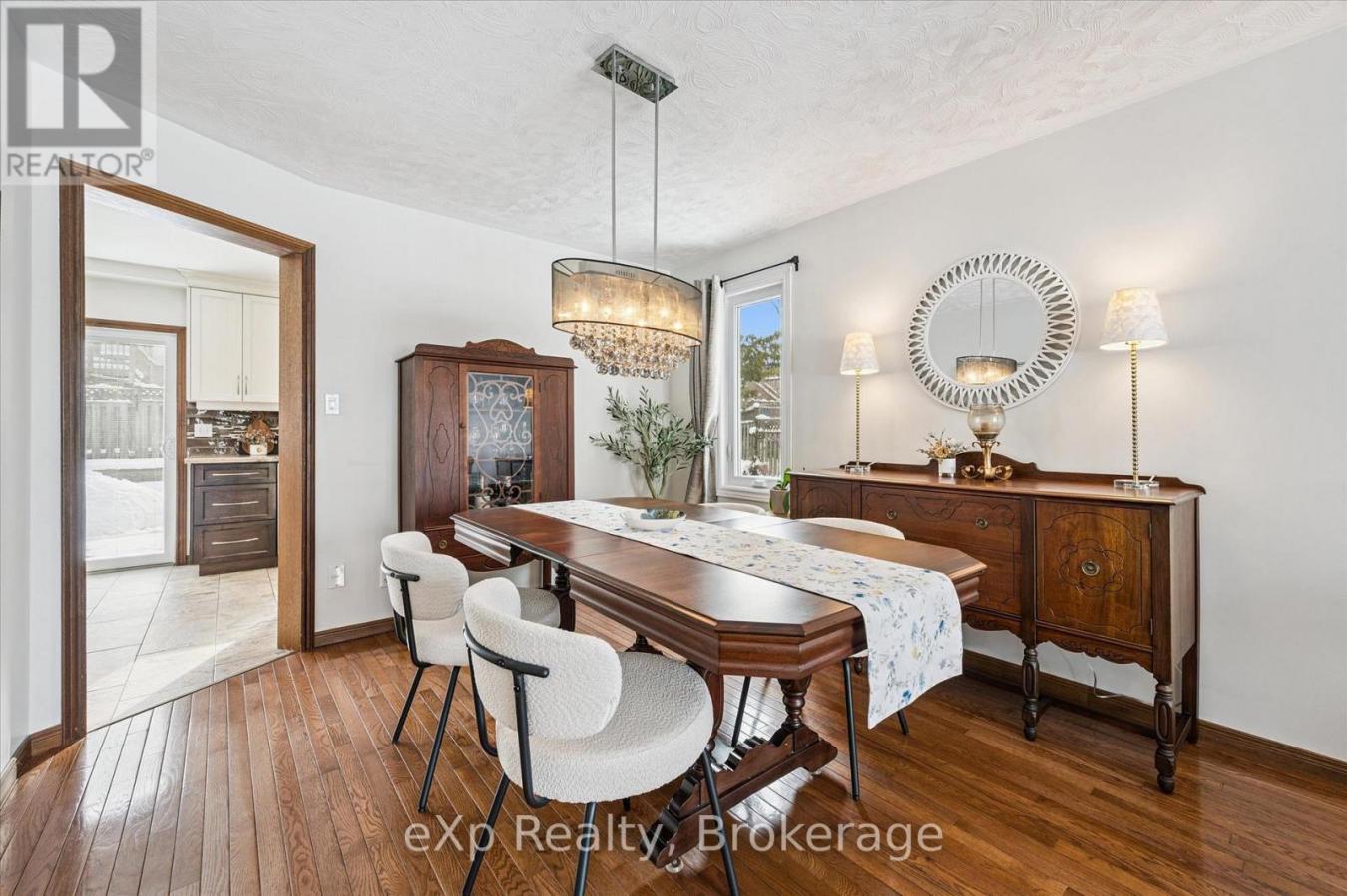 Guelph, Wellington, N1G4R4, Canada, 4 Bedrooms Bedrooms, ,2 BathroomsBathrooms,Residential,For Sale,2012426