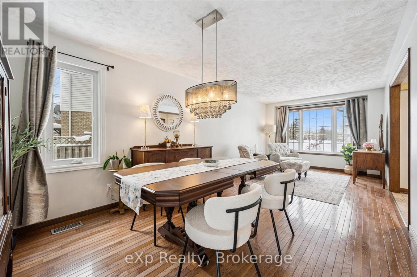 Guelph, Wellington, N1G4R4, Canada, 4 Bedrooms Bedrooms, ,2 BathroomsBathrooms,Residential,For Sale,2012426