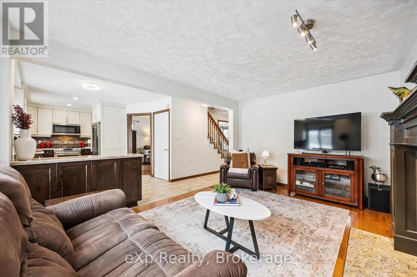 Guelph, Wellington, N1G4R4, Canada, 4 Bedrooms Bedrooms, ,2 BathroomsBathrooms,Residential,For Sale,2012426