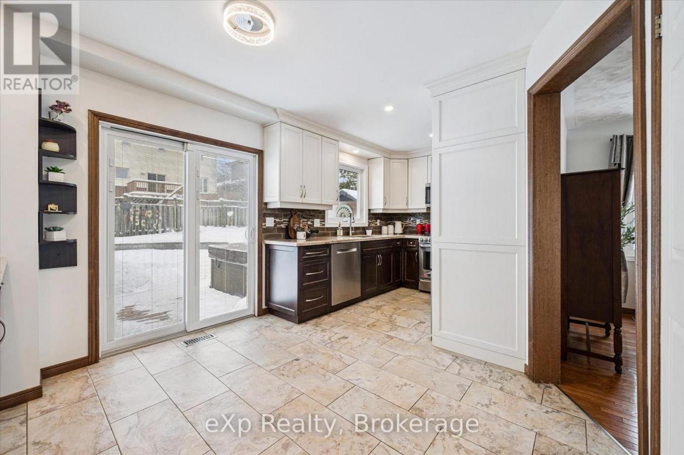 Guelph, Wellington, N1G4R4, Canada, 4 Bedrooms Bedrooms, ,2 BathroomsBathrooms,Residential,For Sale,2012426