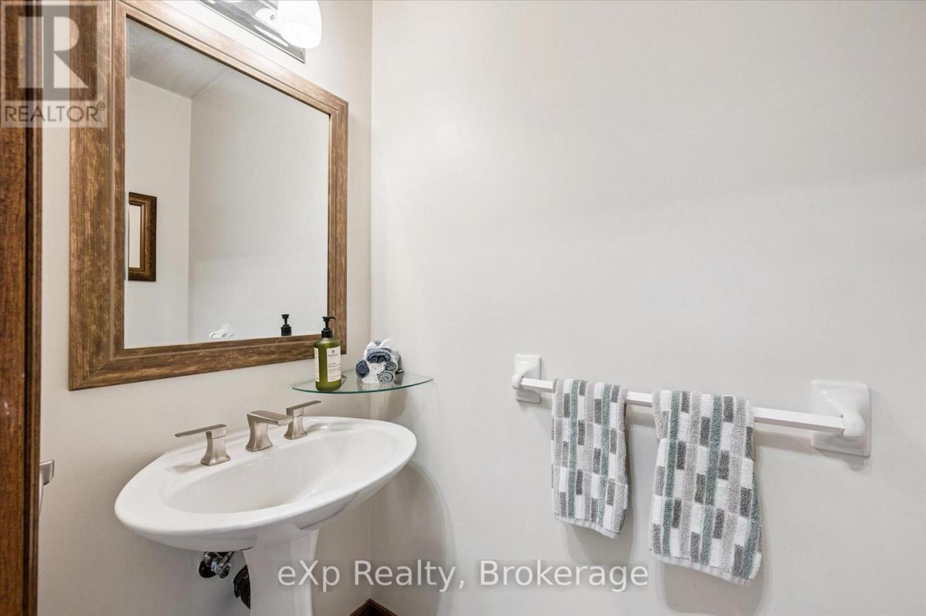 Guelph, Wellington, N1G4R4, Canada, 4 Bedrooms Bedrooms, ,2 BathroomsBathrooms,Residential,For Sale,2012426