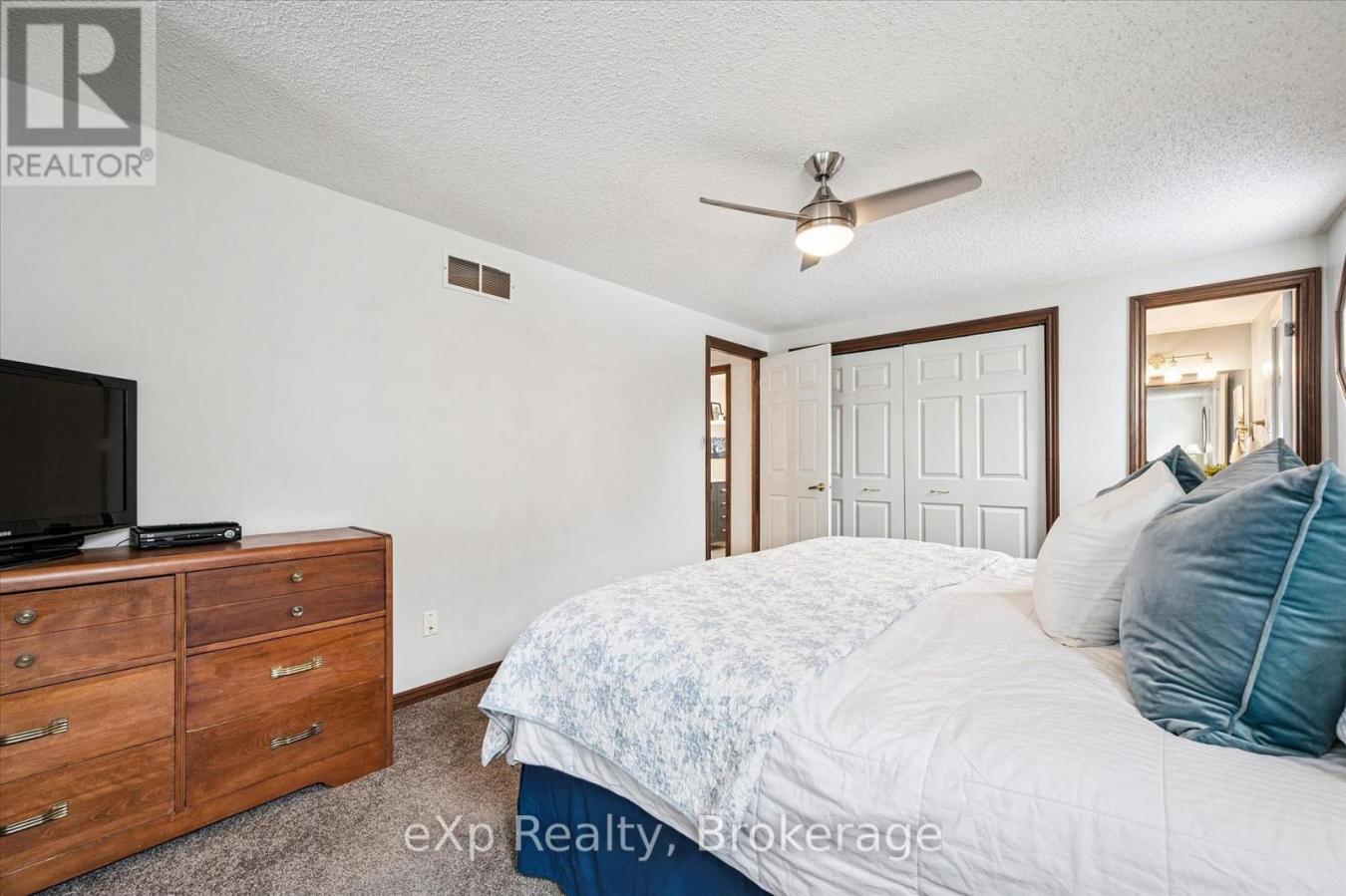 Guelph, Wellington, N1G4R4, Canada, 4 Bedrooms Bedrooms, ,2 BathroomsBathrooms,Residential,For Sale,2012426