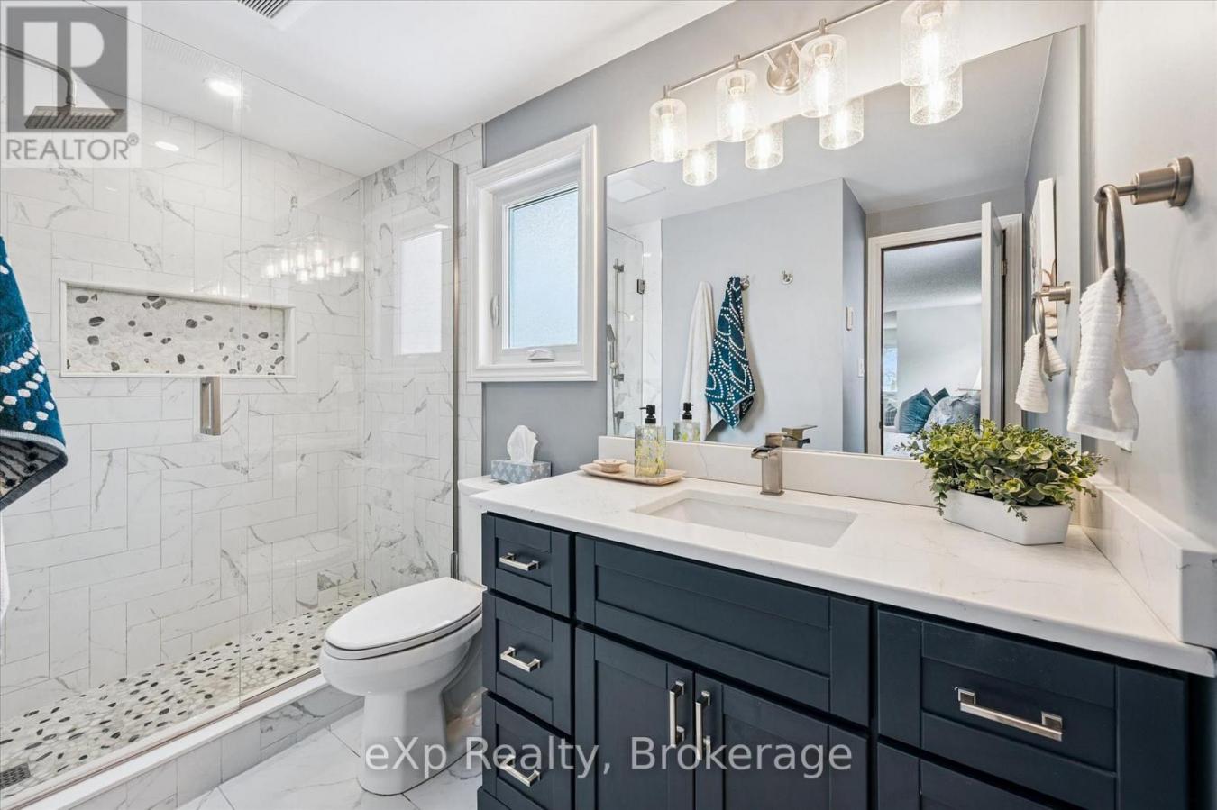 Guelph, Wellington, N1G4R4, Canada, 4 Bedrooms Bedrooms, ,2 BathroomsBathrooms,Residential,For Sale,2012426