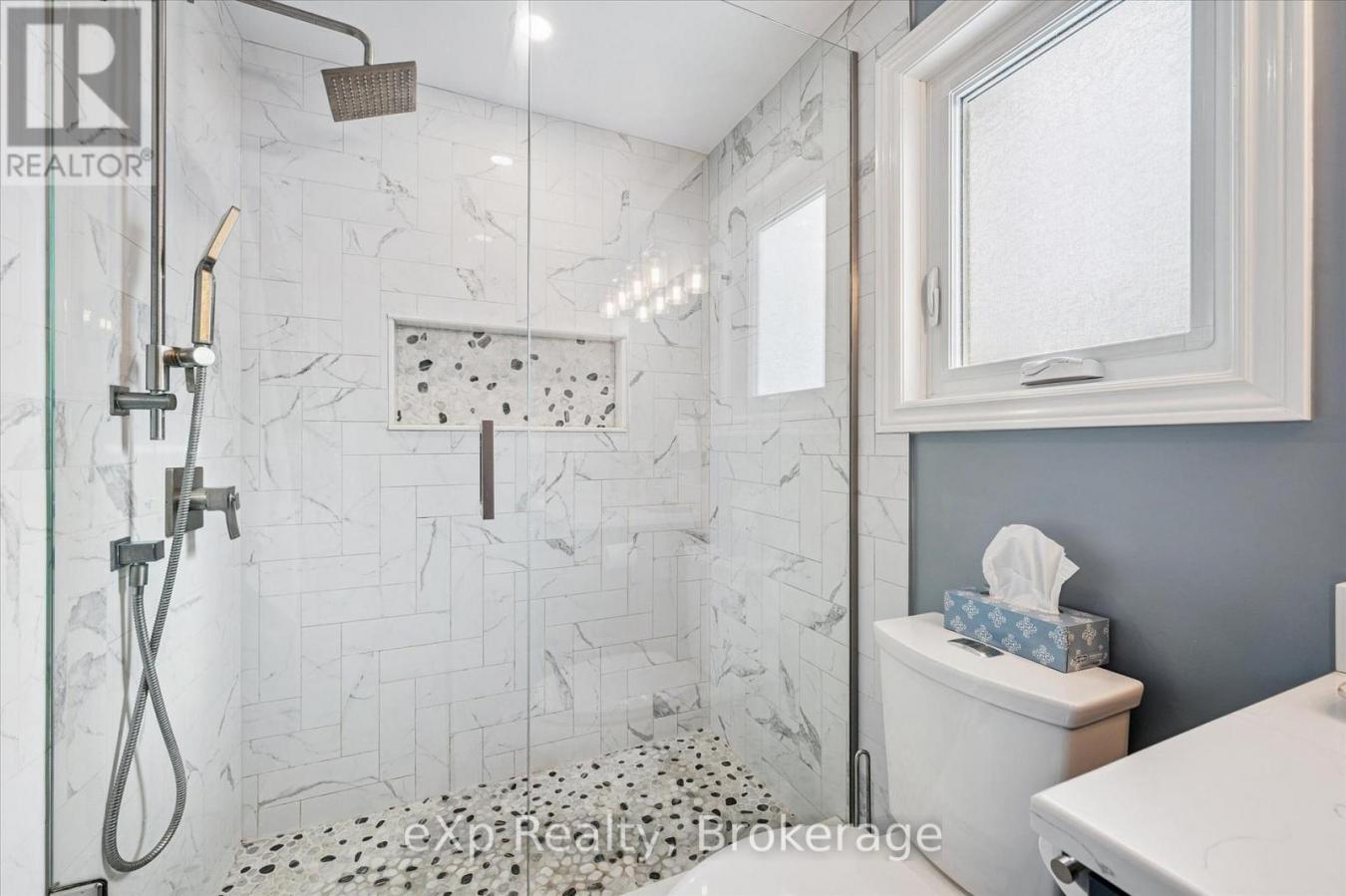 Guelph, Wellington, N1G4R4, Canada, 4 Bedrooms Bedrooms, ,2 BathroomsBathrooms,Residential,For Sale,2012426