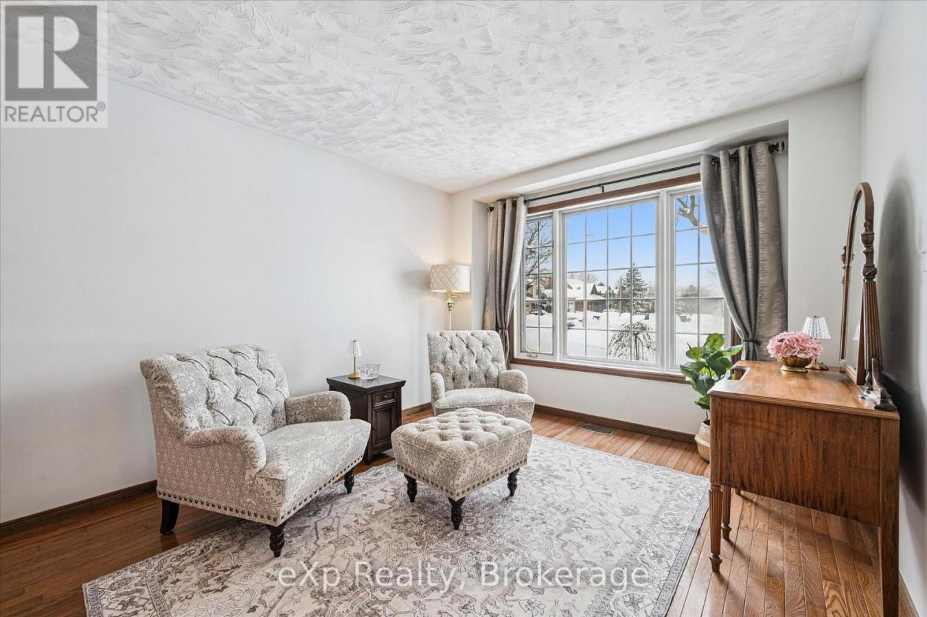 Guelph, Wellington, N1G4R4, Canada, 4 Bedrooms Bedrooms, ,2 BathroomsBathrooms,Residential,For Sale,2012426