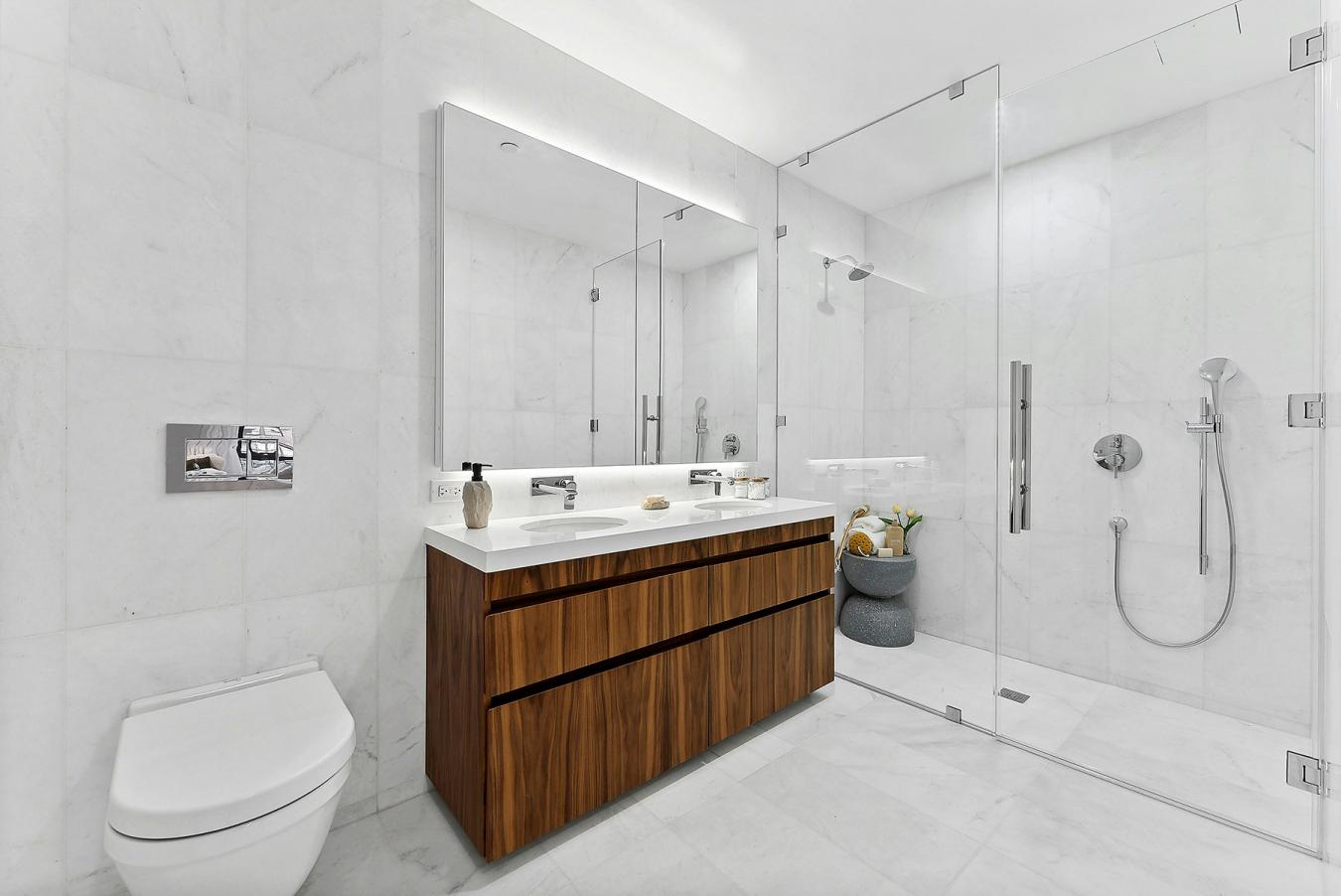 New York, New York, 10022, United States, 4 Bedrooms Bedrooms, ,3 BathroomsBathrooms,Residential,For Sale,2012419
