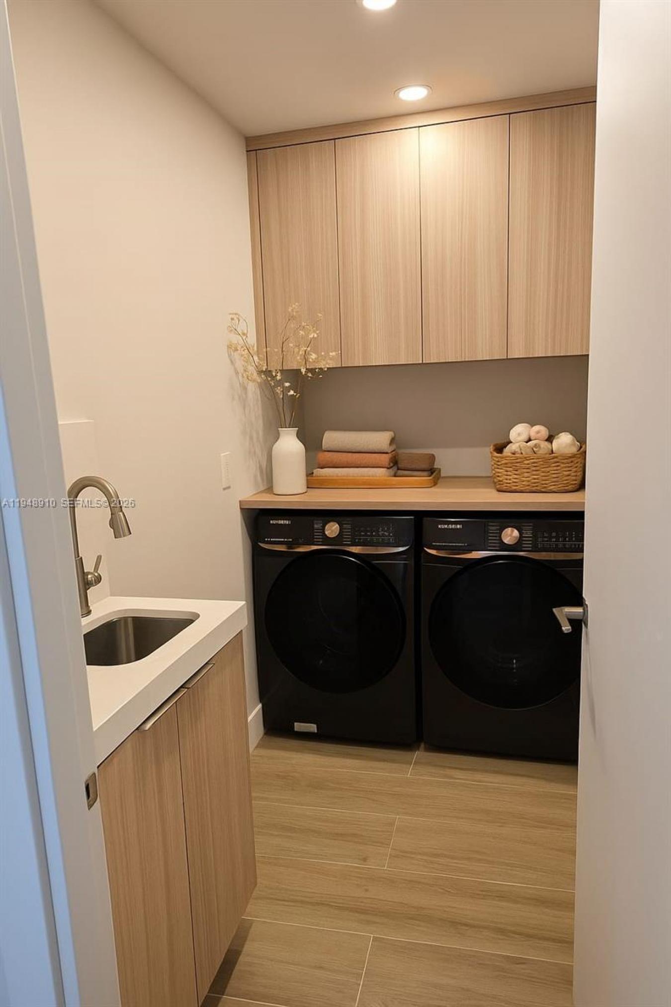 Hollywood, Florida, 33019, United States, 4 Bedrooms Bedrooms, ,4 BathroomsBathrooms,Residential,For Sale,2012801