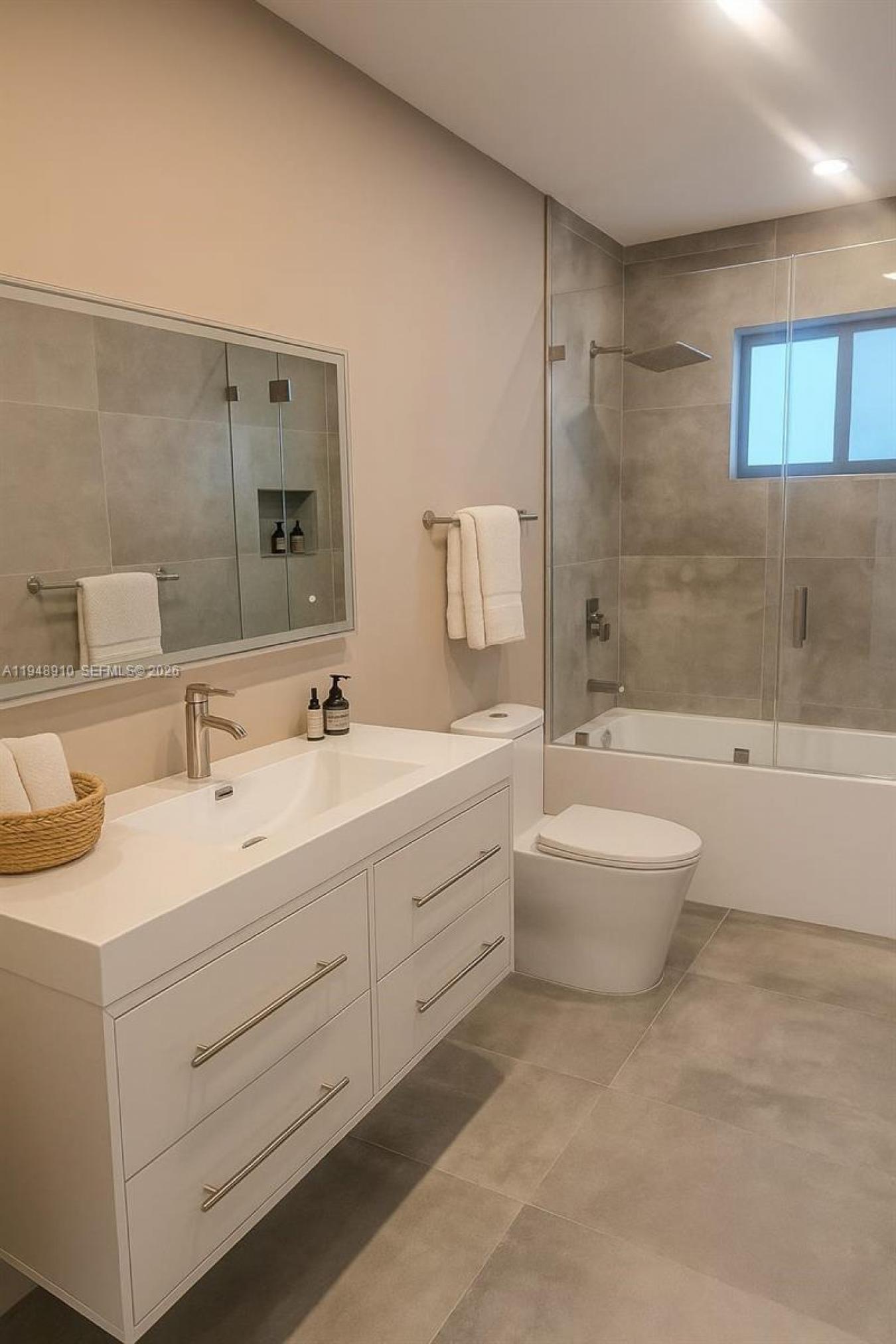 Hollywood, Florida, 33019, United States, 4 Bedrooms Bedrooms, ,4 BathroomsBathrooms,Residential,For Sale,2012801