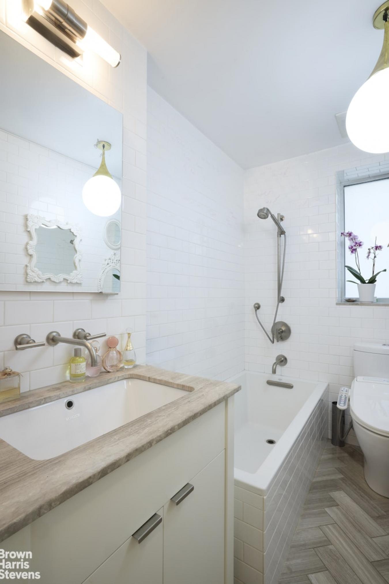 New York, New York, 10023, United States, 2 Bedrooms Bedrooms, ,2 BathroomsBathrooms,Residential,For Sale,2012417