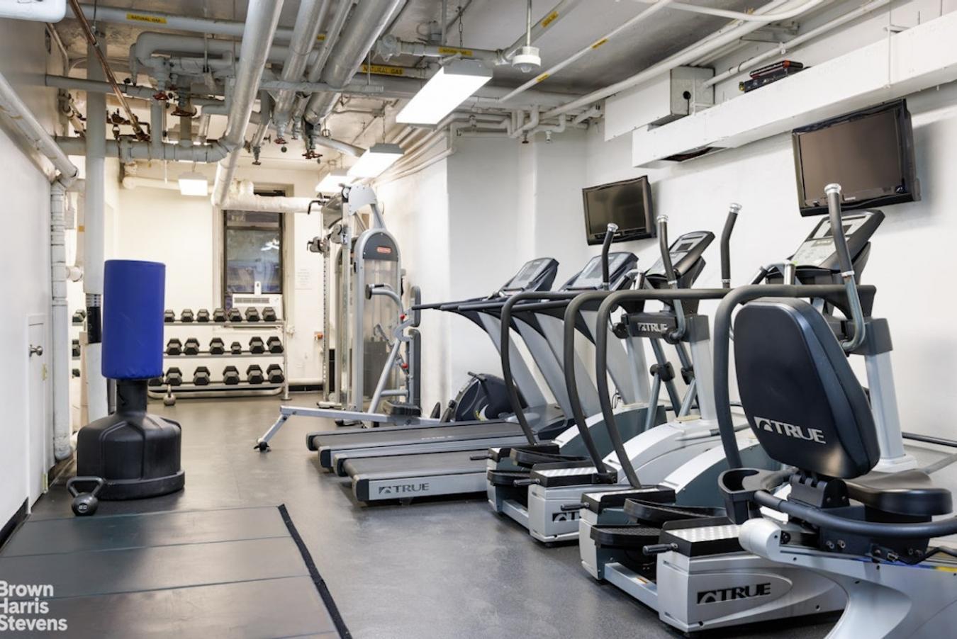 New York, New York, 10024, United States, 3 Bedrooms Bedrooms, ,2 BathroomsBathrooms,Residential,For Sale,2012409