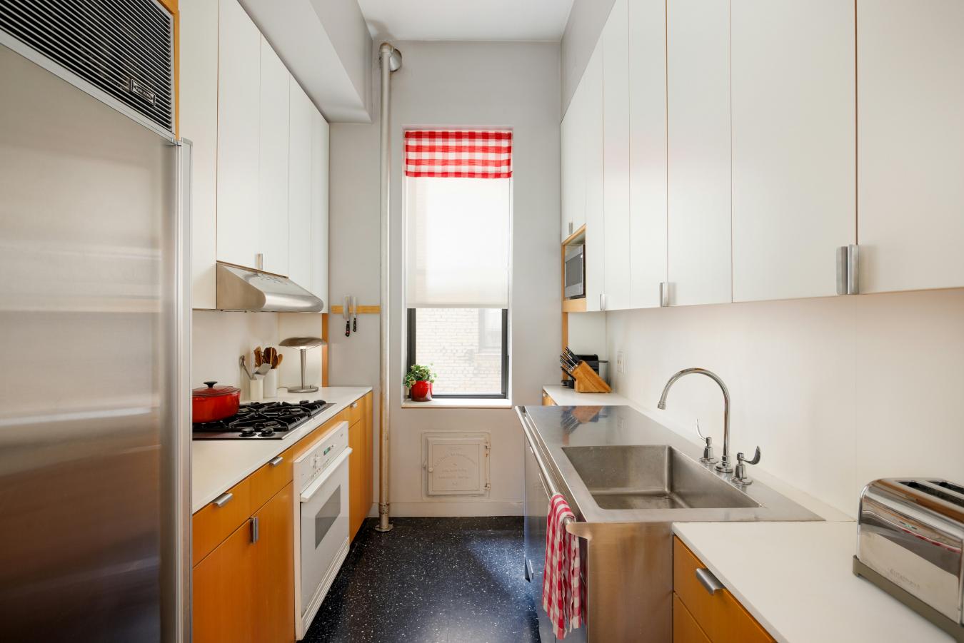 New York, New York, 10024, United States, 3 Bedrooms Bedrooms, ,2 BathroomsBathrooms,Residential,For Sale,2012409