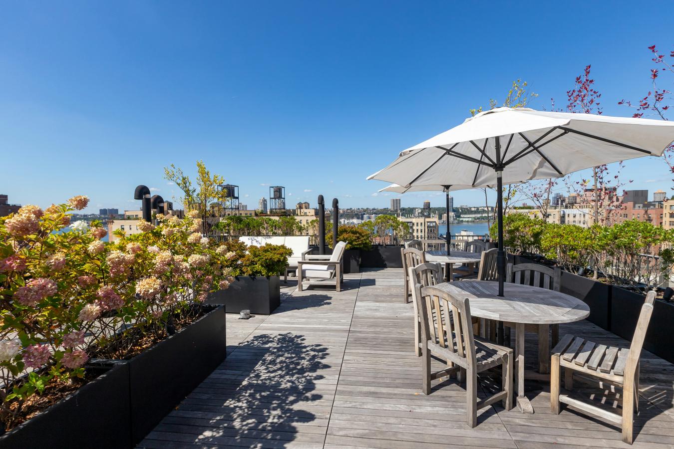 New York, New York, 10024, United States, 2 Bedrooms Bedrooms, ,2 BathroomsBathrooms,Residential,For Sale,2012408