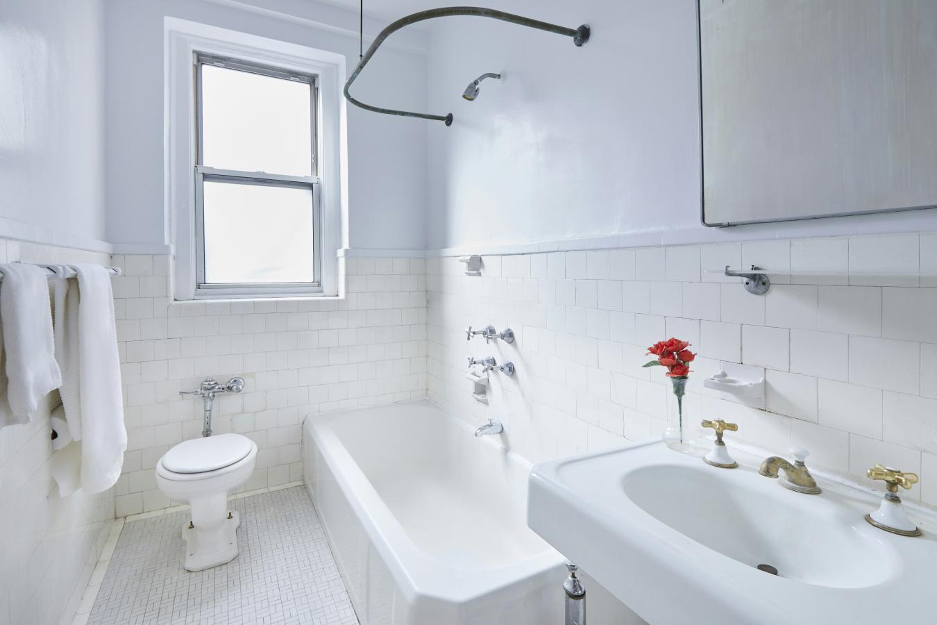 New York, New York, 10024, United States, 2 Bedrooms Bedrooms, ,2 BathroomsBathrooms,Residential,For Sale,2012408
