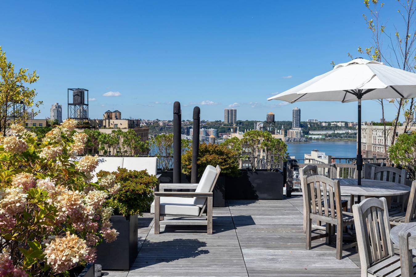 New York, New York, 10024, United States, 2 Bedrooms Bedrooms, ,2 BathroomsBathrooms,Residential,For Sale,2012408