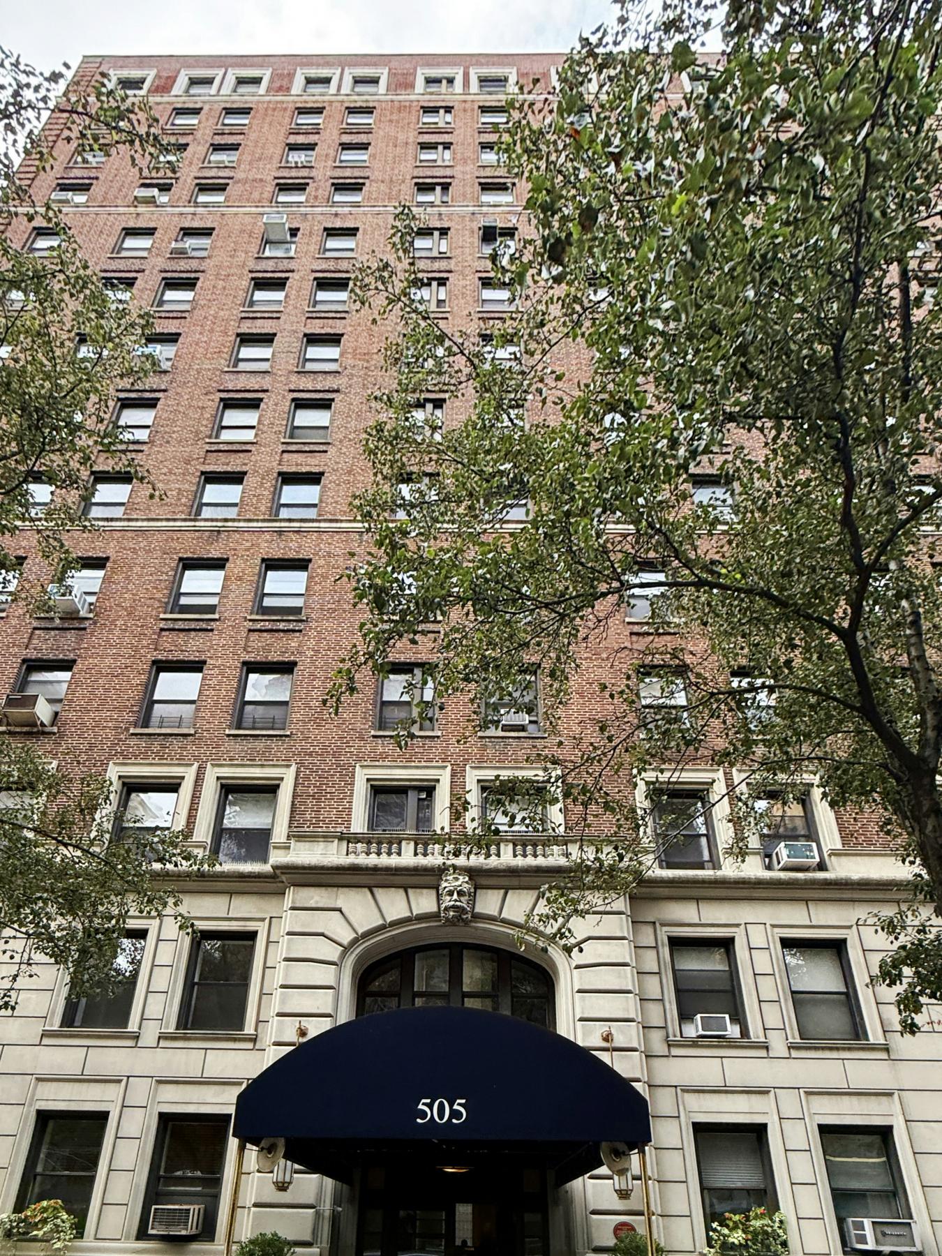 New York, New York, 10024, United States, 2 Bedrooms Bedrooms, ,2 BathroomsBathrooms,Residential,For Sale,2012408