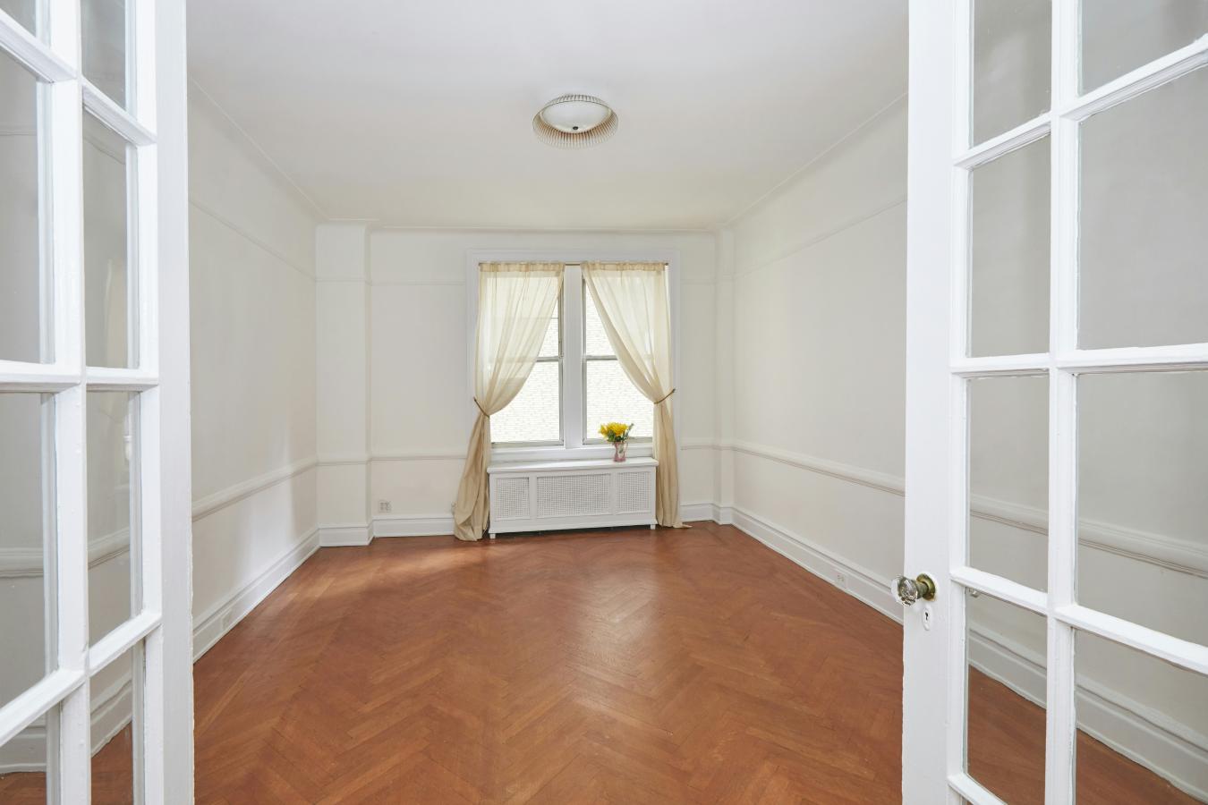 New York, New York, 10024, United States, 2 Bedrooms Bedrooms, ,2 BathroomsBathrooms,Residential,For Sale,2012408