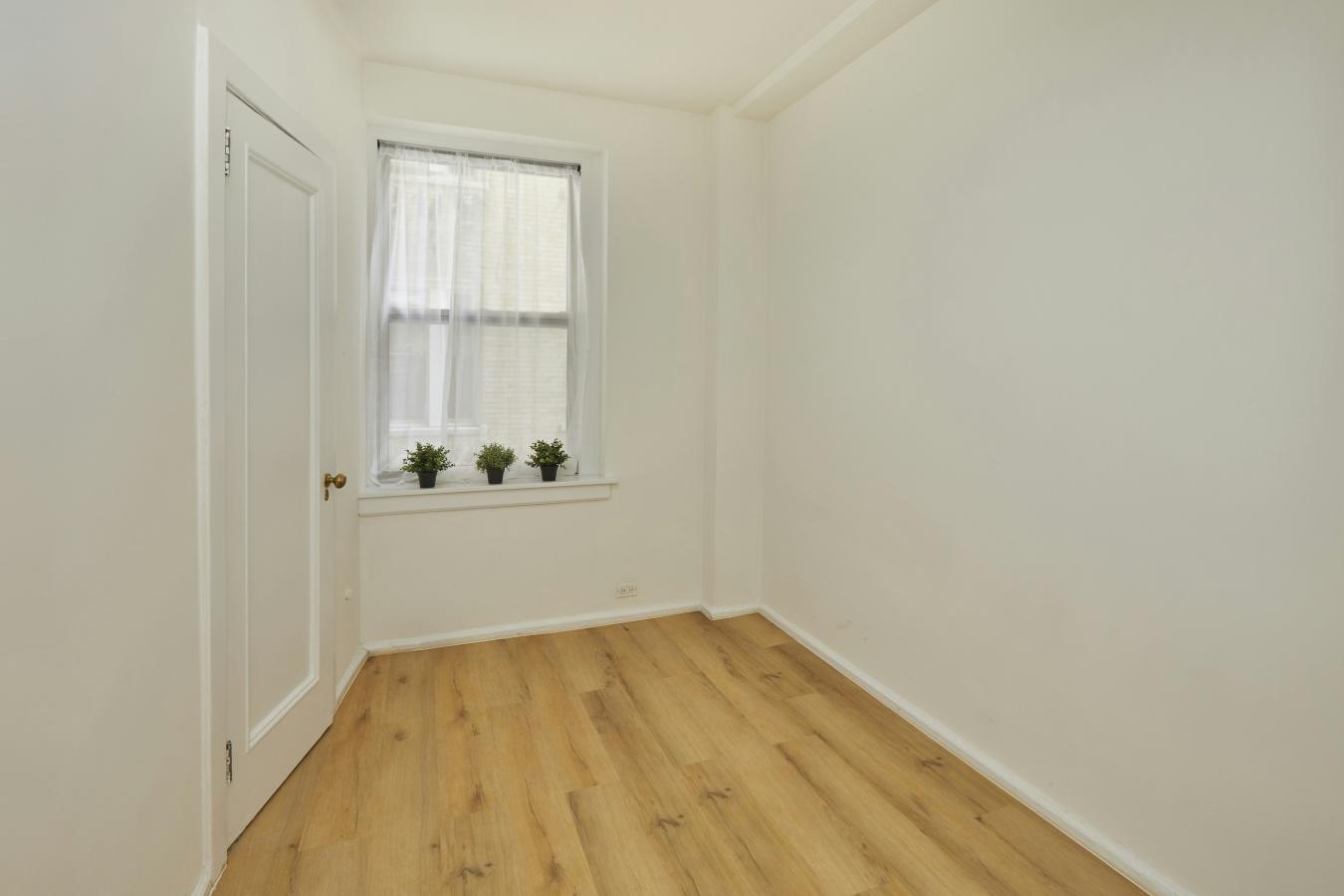 New York, New York, 10024, United States, 2 Bedrooms Bedrooms, ,2 BathroomsBathrooms,Residential,For Sale,2012408