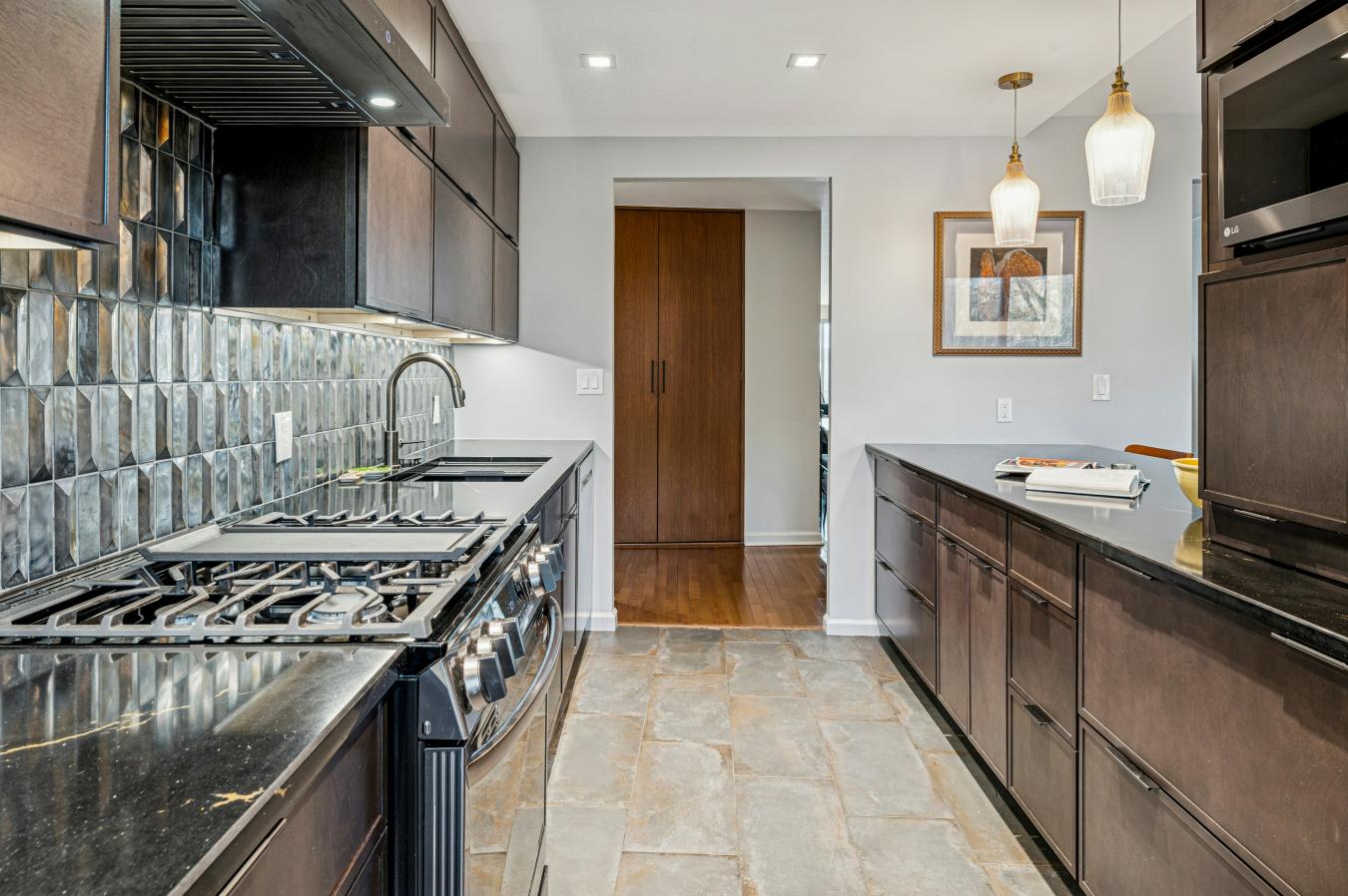 Riverdale, New York, 10471, United States, 2 Bedrooms Bedrooms, ,2 BathroomsBathrooms,Residential,For Sale,2012406