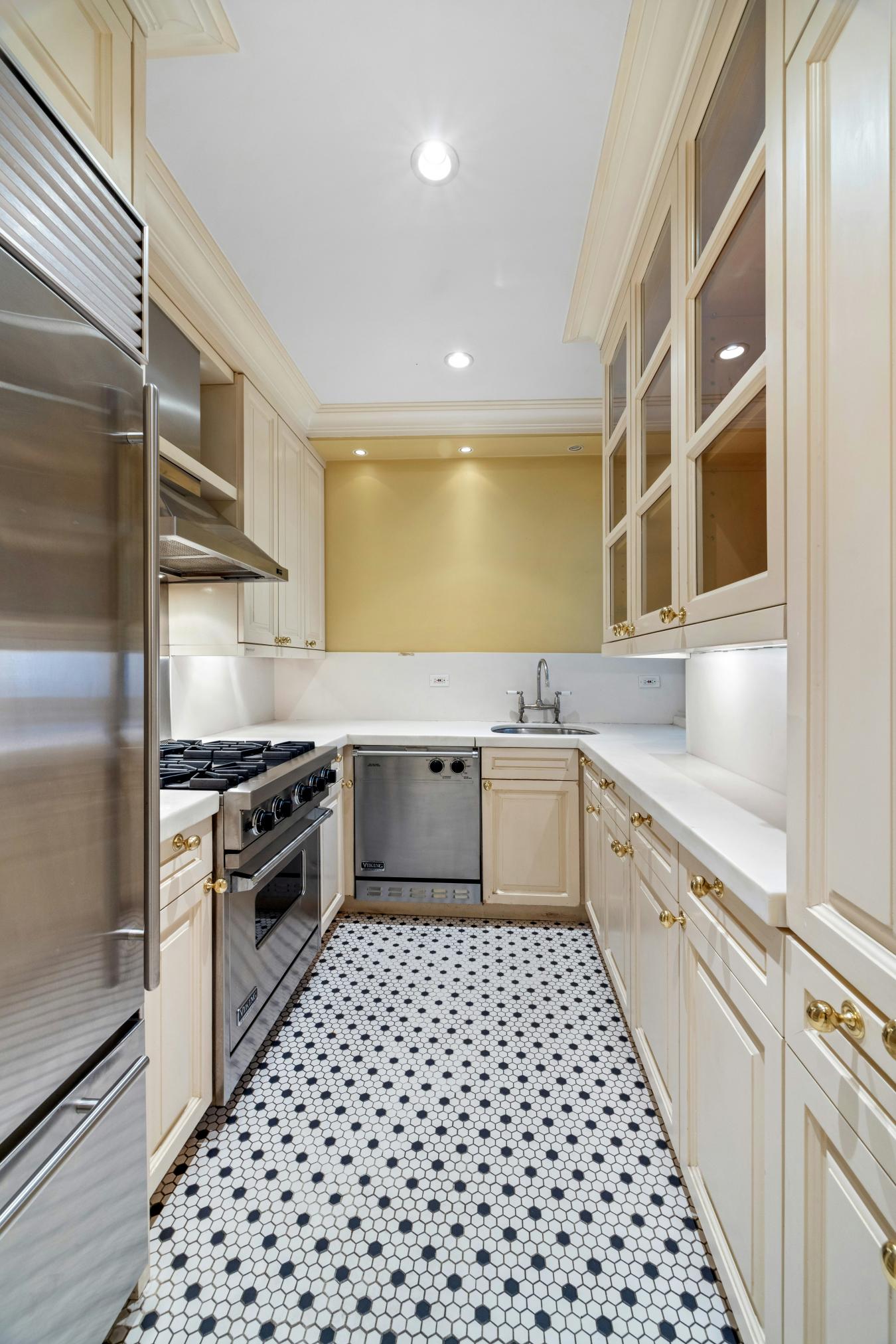 New York, New York, 10022, United States, 2 Bedrooms Bedrooms, ,2 BathroomsBathrooms,Residential,For Sale,2012405