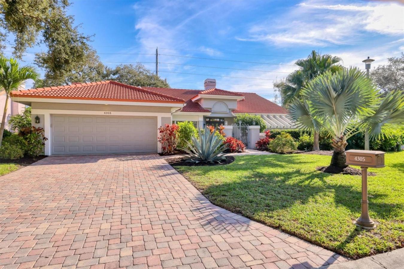 SARASOTA, Sarasota, 34235, United States, 3 Bedrooms Bedrooms, ,3 BathroomsBathrooms,Residential,For Sale,2012633