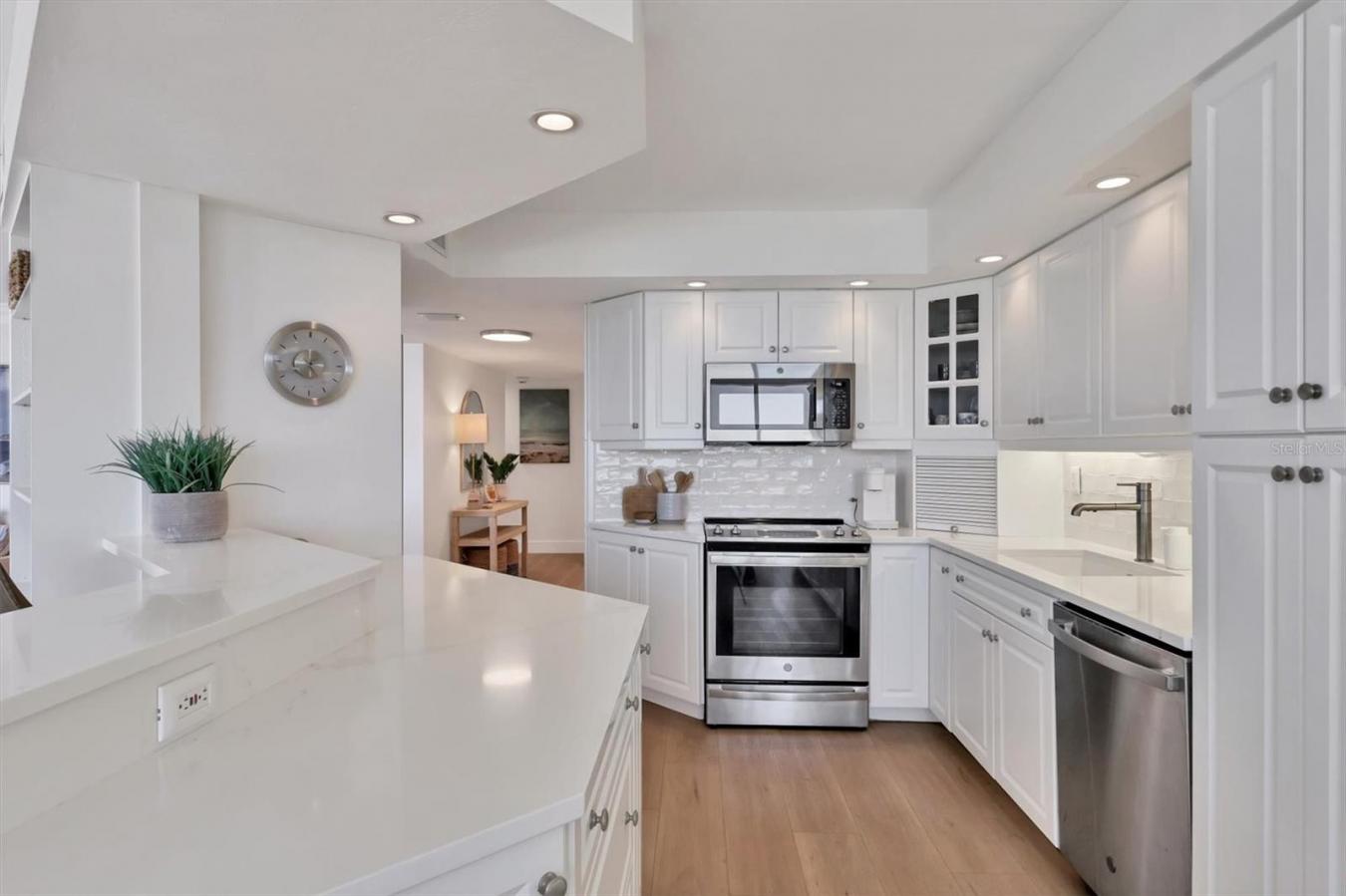 SARASOTA, Sarasota, 34242, United States, 2 Bedrooms Bedrooms, ,2 BathroomsBathrooms,Residential,For Sale,2012632