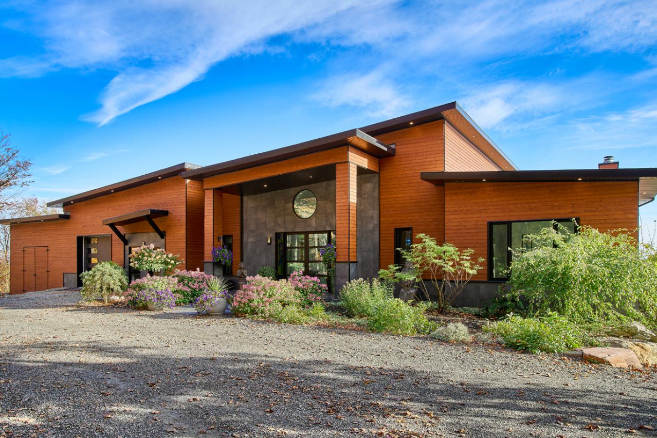 Canton de Hatley, QC, J0B 2C0, Canada, 3 Bedrooms Bedrooms, ,4 BathroomsBathrooms,Residential,For Sale,2012630