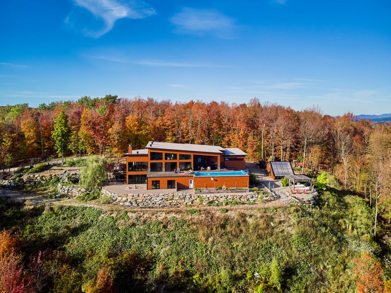 Canton de Hatley, QC, J0B 2C0, Canada, 3 Bedrooms Bedrooms, ,4 BathroomsBathrooms,Residential,For Sale,2012630