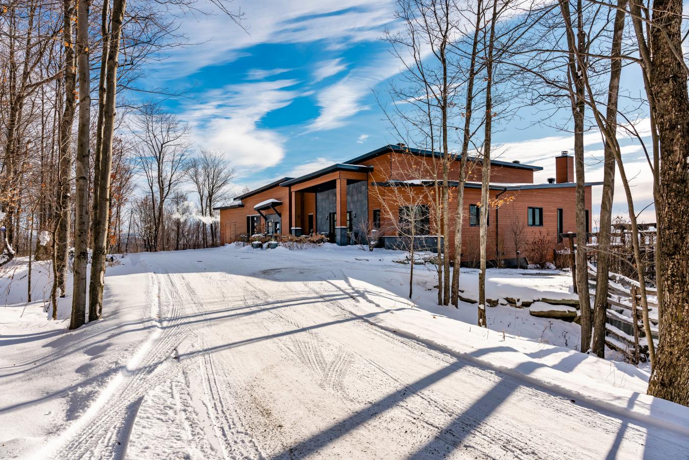 Canton de Hatley, QC, J0B 2C0, Canada, 3 Bedrooms Bedrooms, ,4 BathroomsBathrooms,Residential,For Sale,2012630