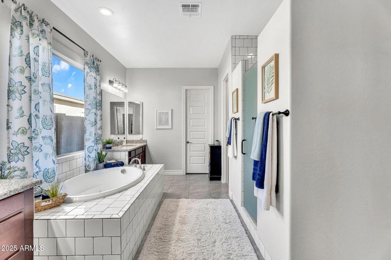 Gilbert, Maricopa, 85298, United States, 5 Bedrooms Bedrooms, ,2 BathroomsBathrooms,Residential,For Sale,2012627