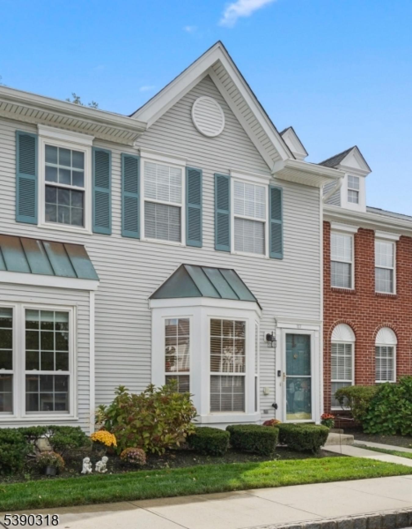 Welcome to 157 Setter Place, in the desirable Country Village Communit – image 1