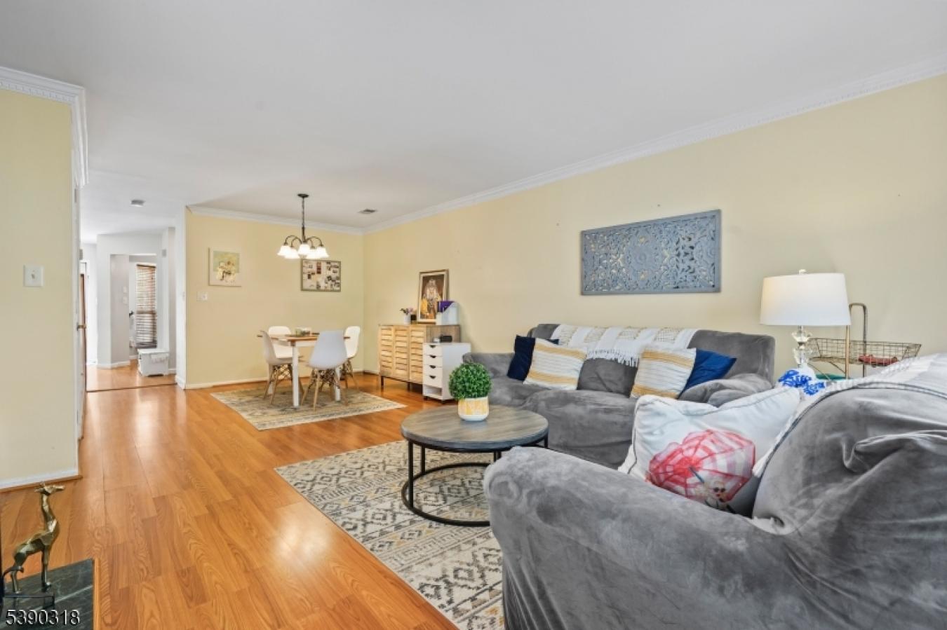 Welcome to 157 Setter Place, in the desirable Country Village Communit – image 11