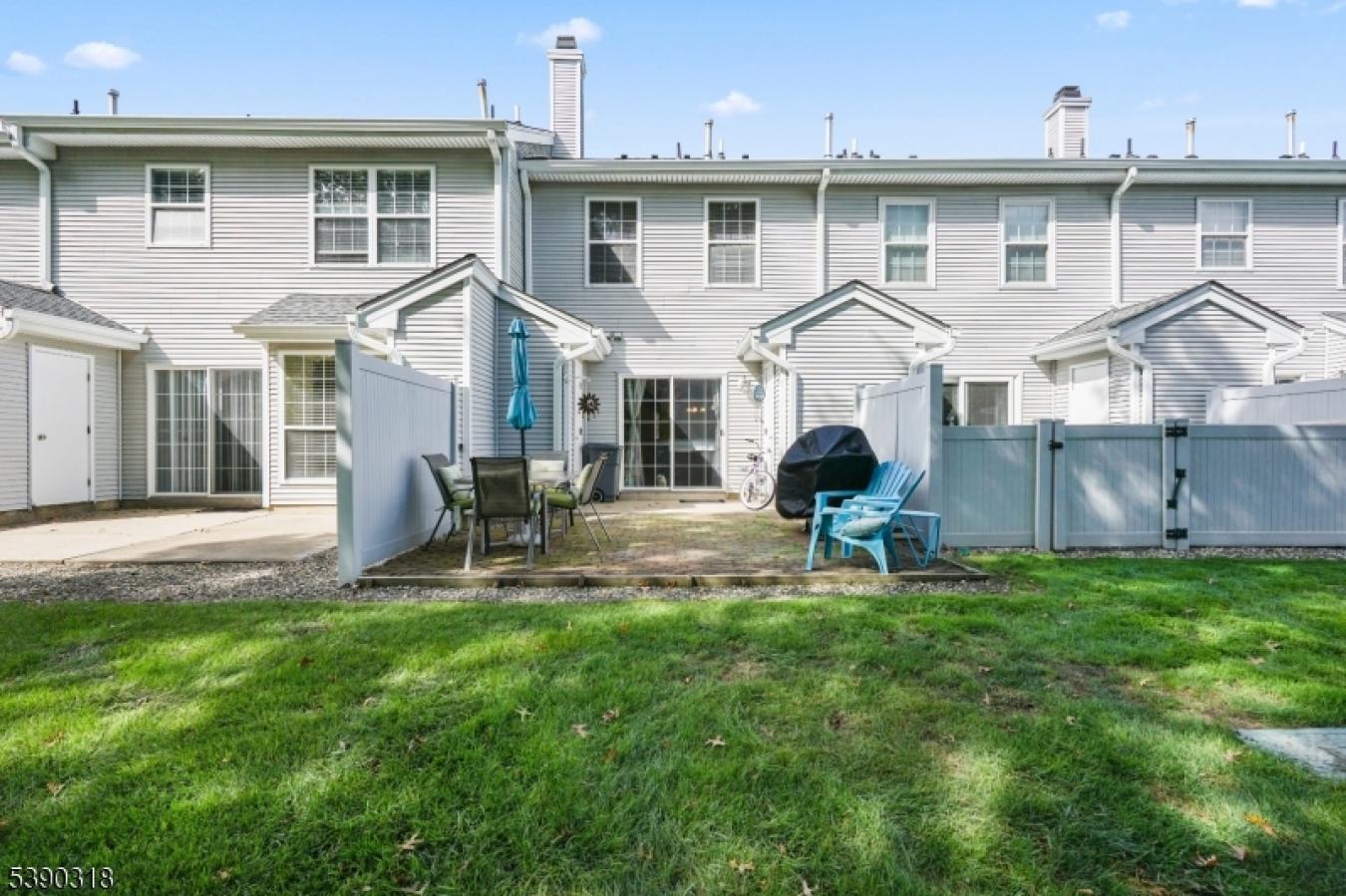 Welcome to 157 Setter Place, in the desirable Country Village Communit – image 19