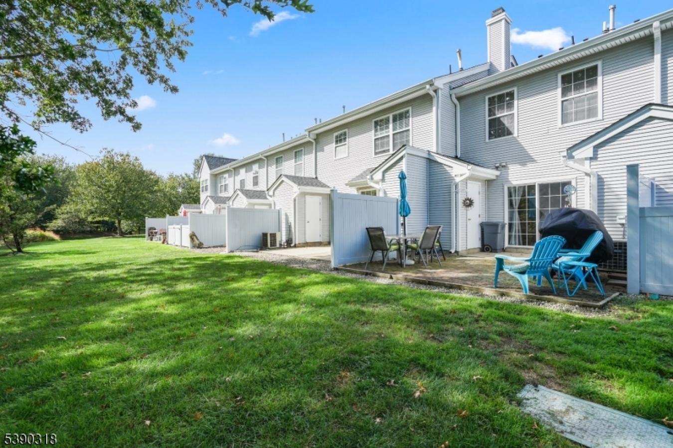 Welcome to 157 Setter Place, in the desirable Country Village Communit – image 20