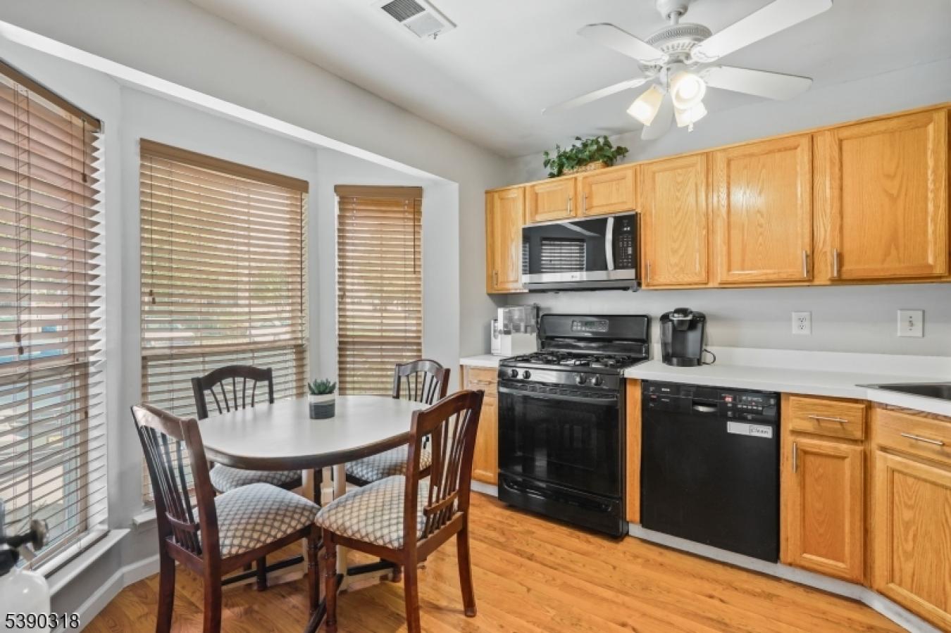 Welcome to 157 Setter Place, in the desirable Country Village Communit – image 6